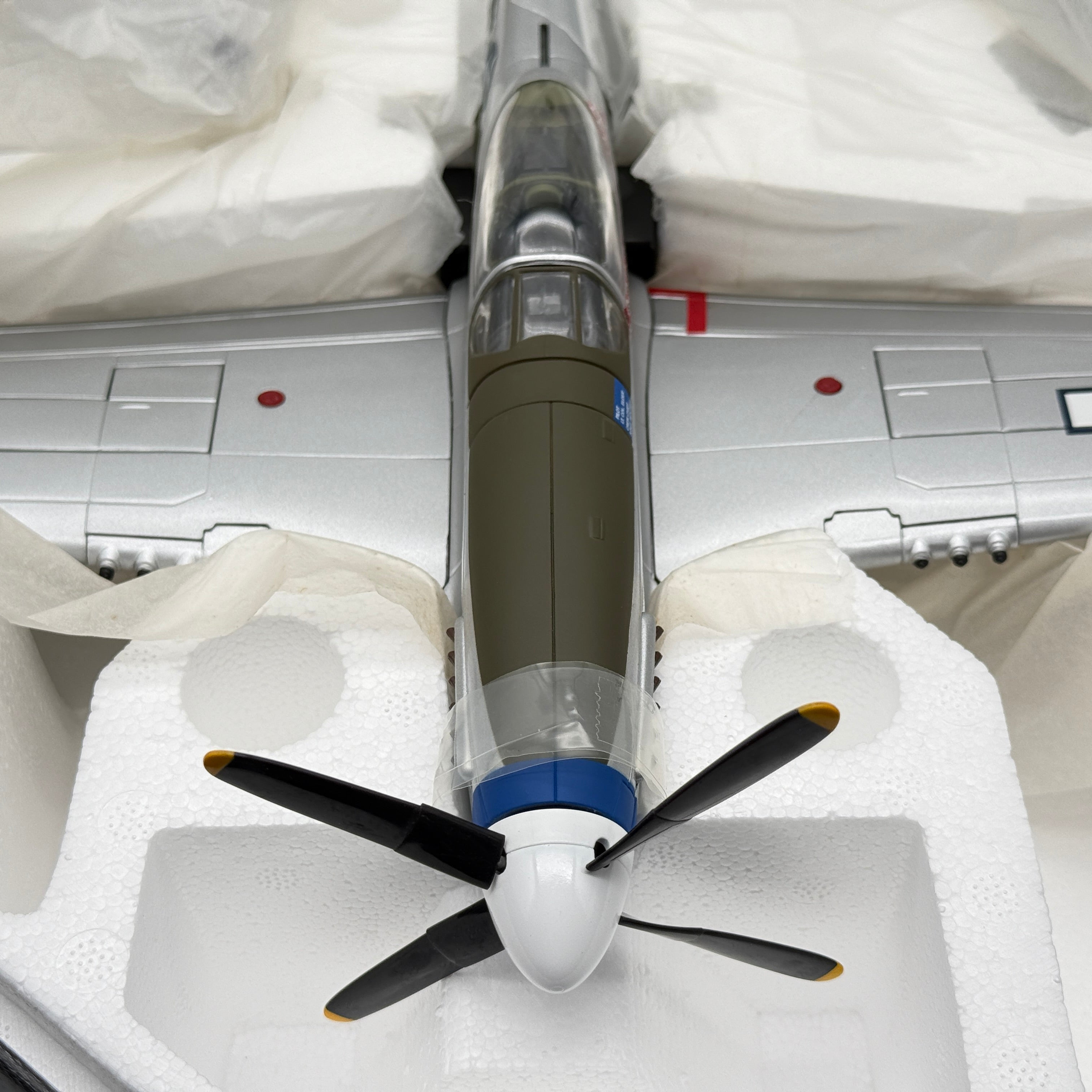 Corgi Aviation 1:32 US34407 P-51D Mustang, Lt. John L. Elder & Ground Crew