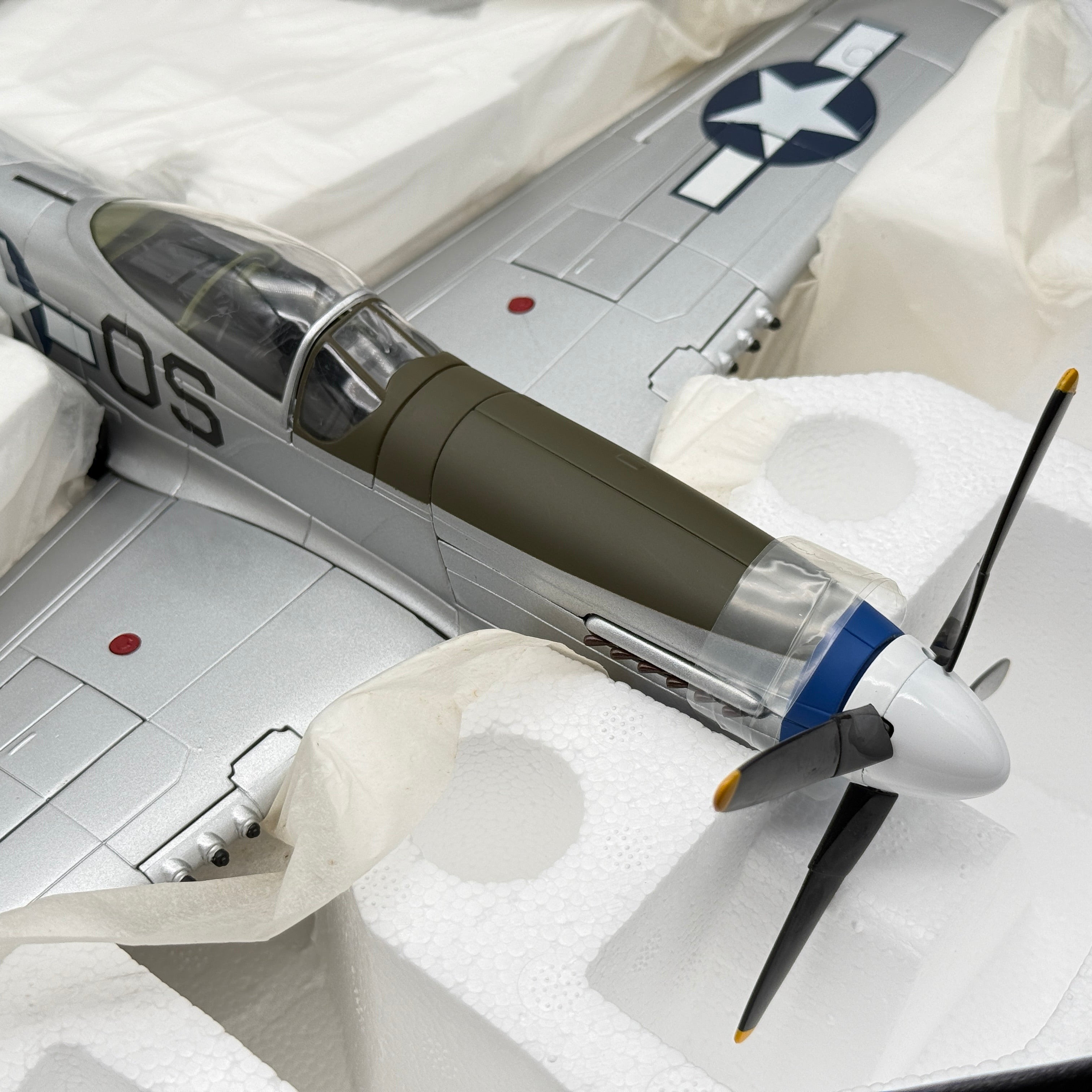 Corgi Aviation 1:32 US34407 P-51D Mustang, Lt. John L. Elder & Ground Crew