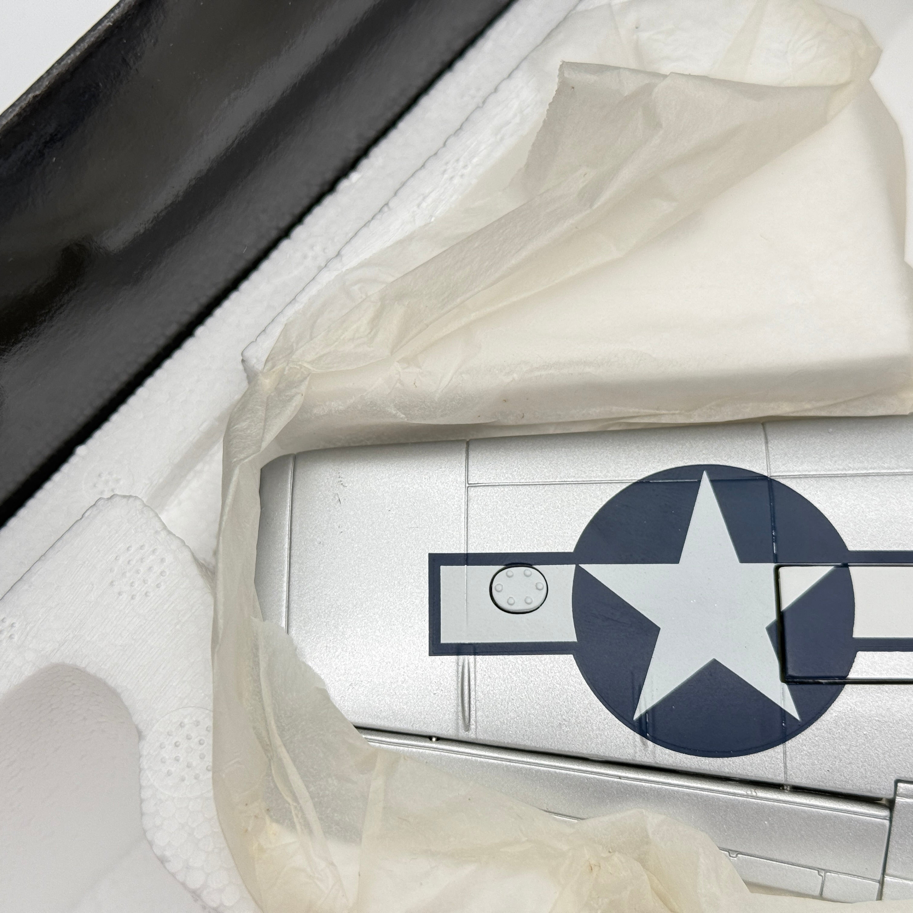 Corgi Aviation 1:32 US34407 P-51D Mustang, Lt. John L. Elder & Ground Crew