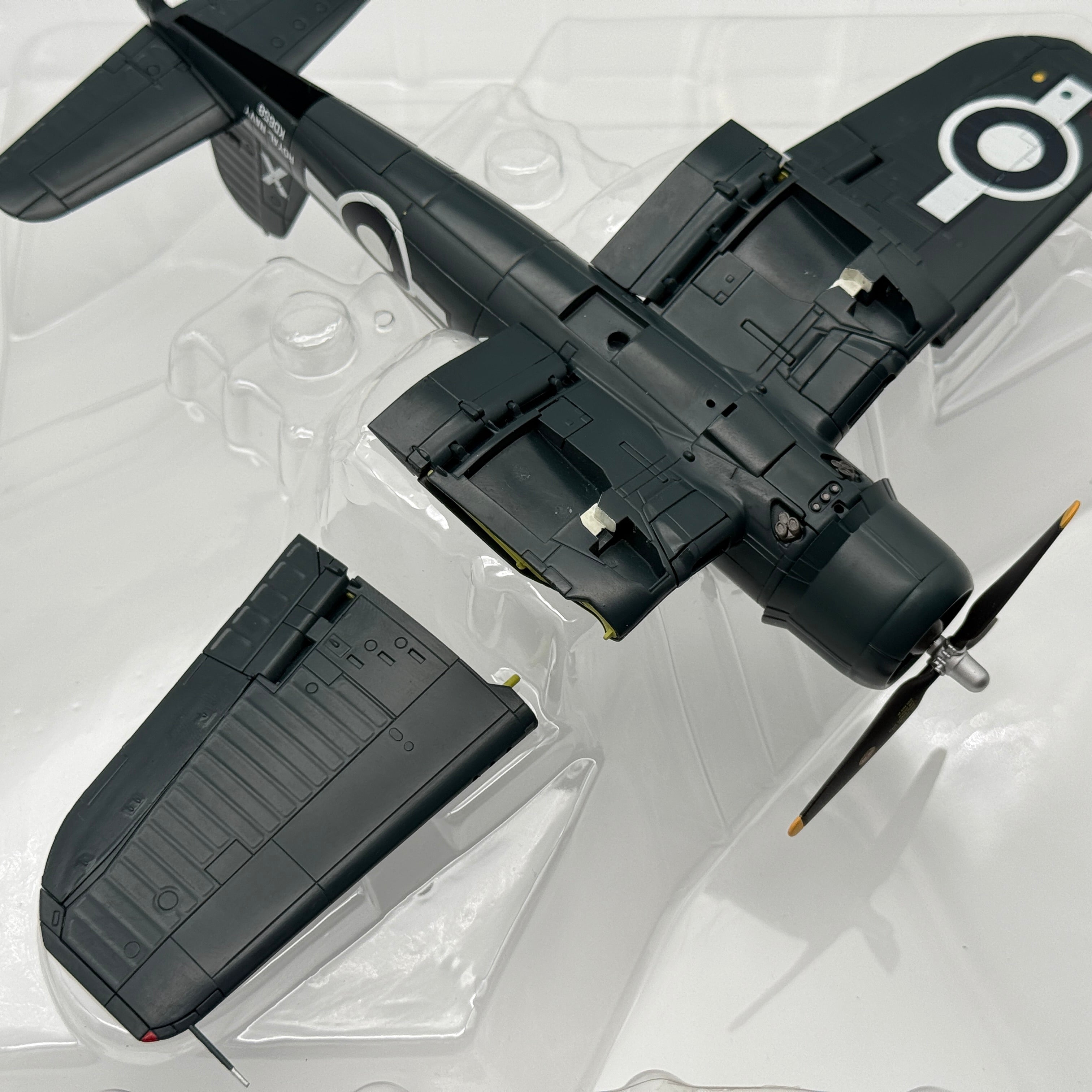 Hobby Master HA8204 1:48 Vought FG-1D Corsair RNFAA No.1841 NAS Hampton Gray