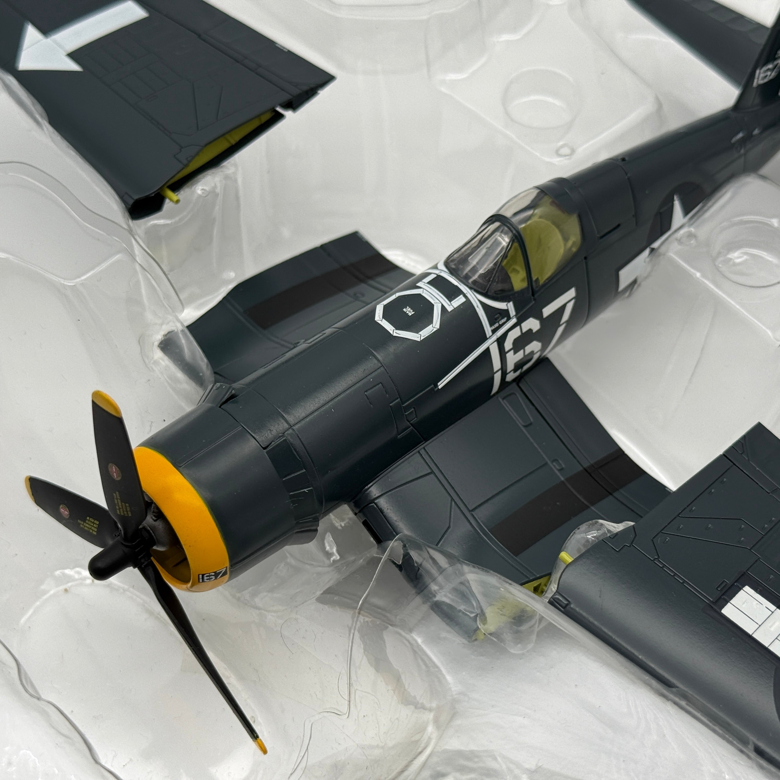 Hobby Master HA8206 1:48 Vought F4U Corsair USN VF-84 Wolf Gang White 167