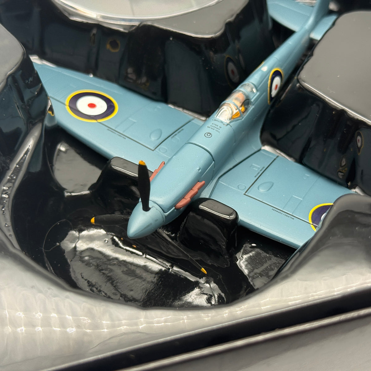 Corgi AA31928 1:72 Supermarine Spitfire Mk I RAF No.212 Sqn P9931 France 1940