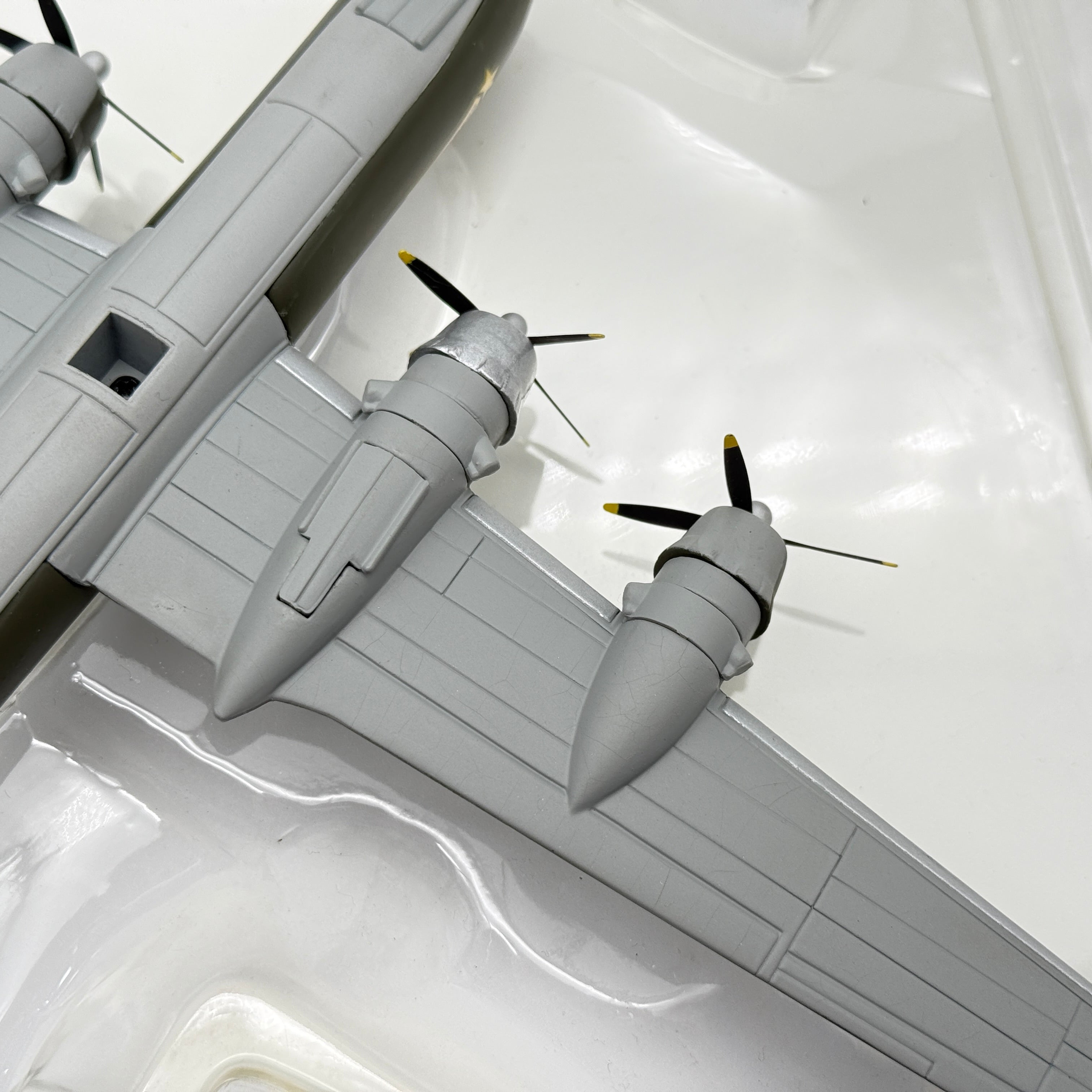 Corgi AA31801 1:144 Boeing B-29 Superfortress USAAF 58th BW Esso Express