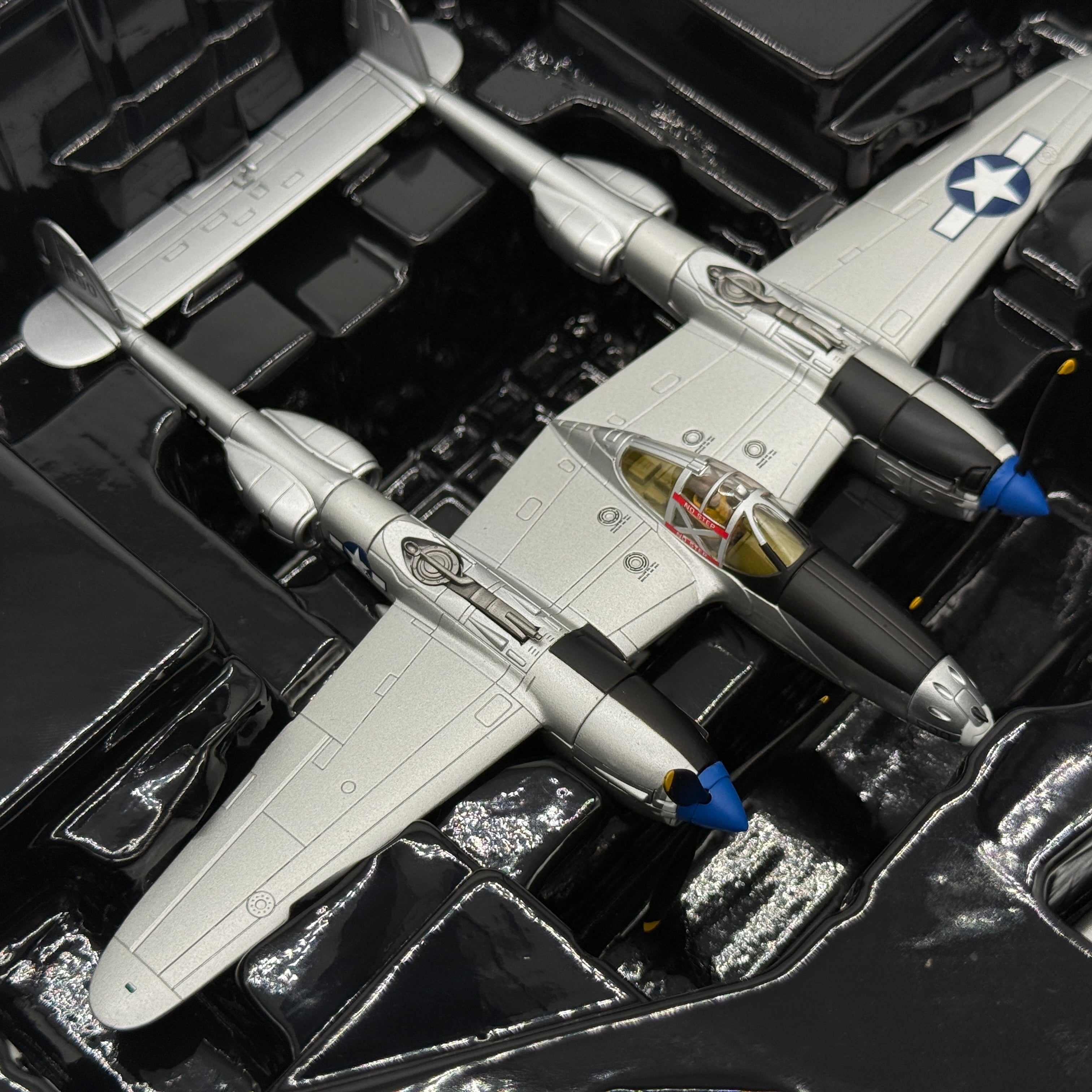Corgi AA36613 1:72 Lockheed P-38J Lightning USAAF 367th FG Scrapiron IV 1944
