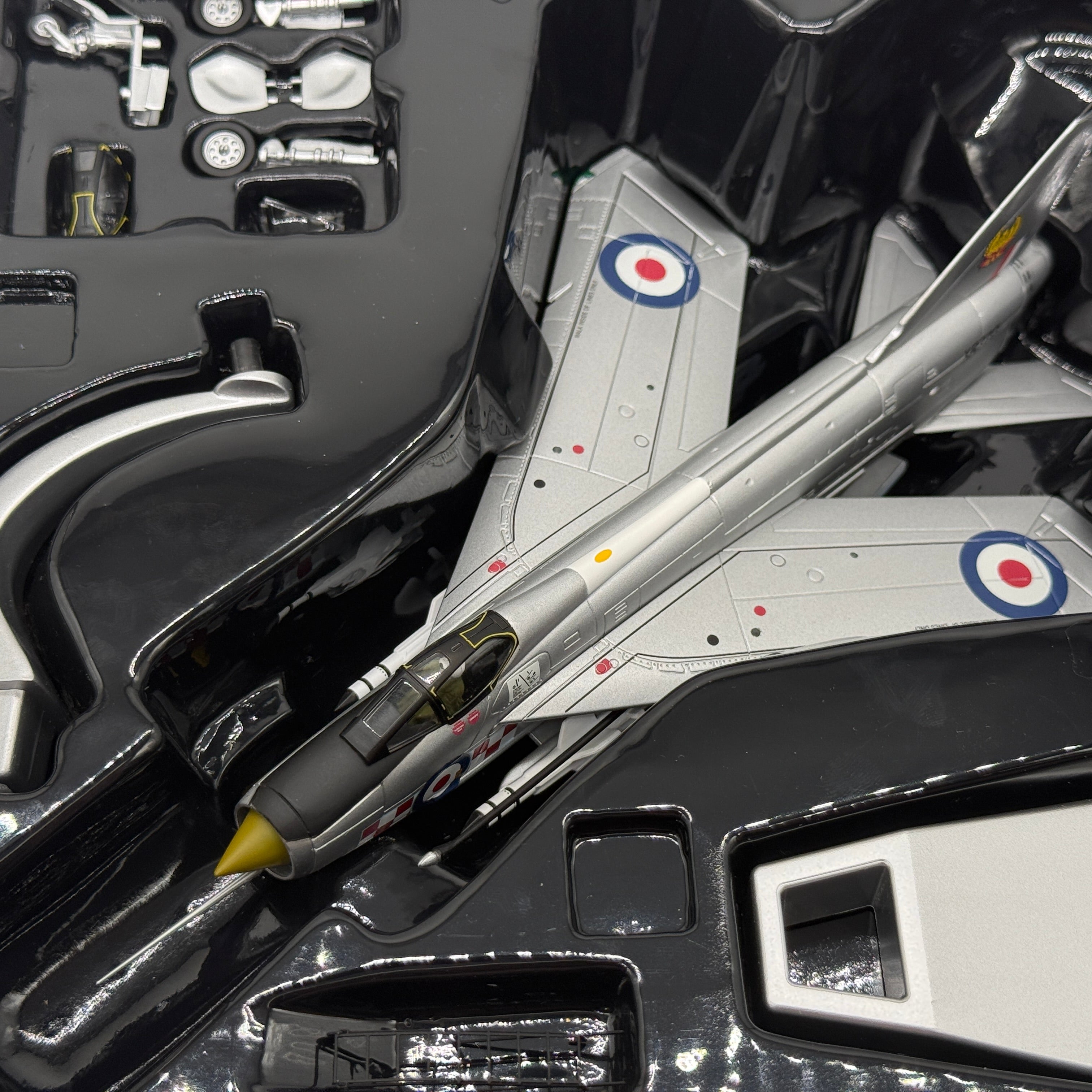 Corgi AA32315 1:72 English Electric Lightning F.Mk 6 RAF No.56 Sqn XP770 1975
