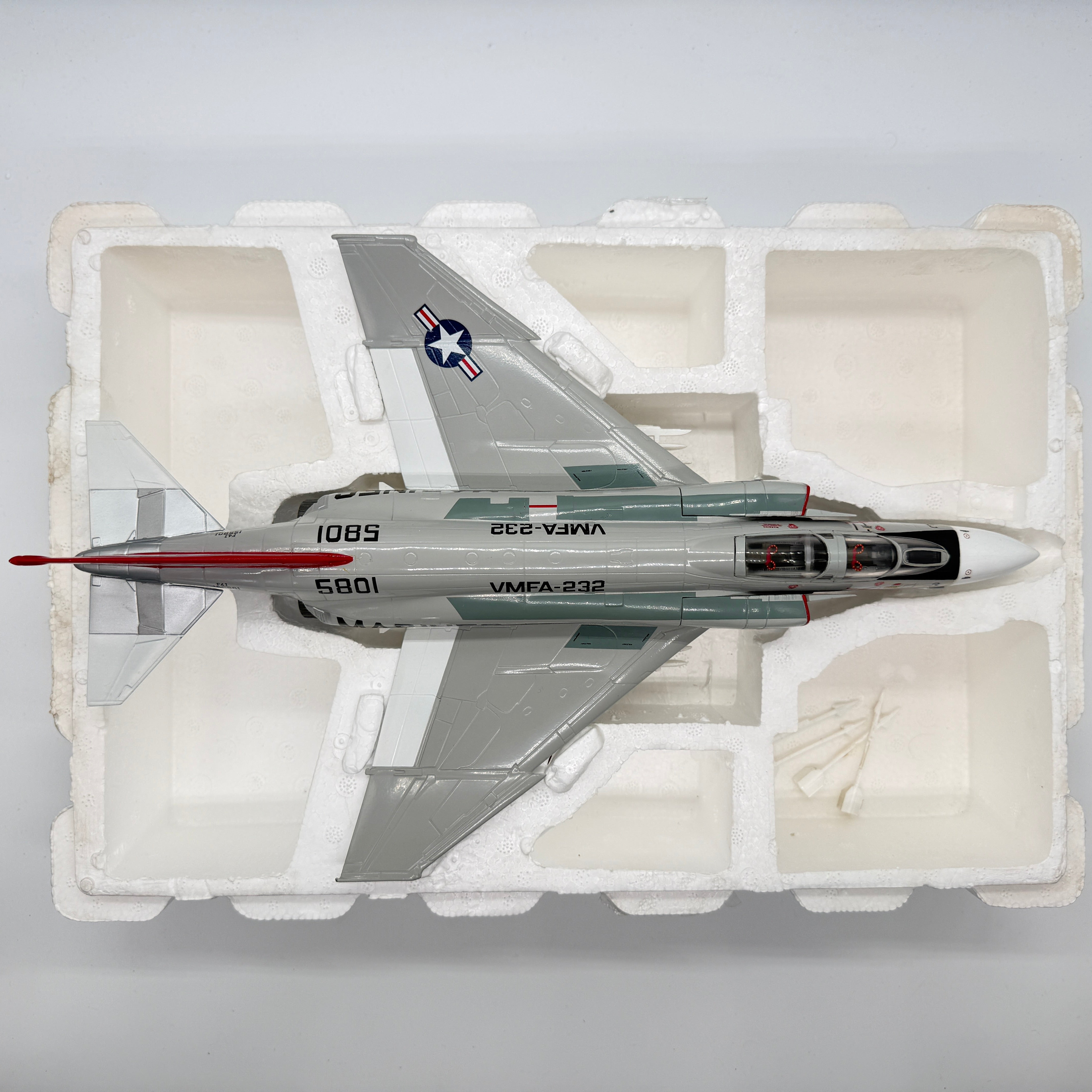 Franklin Mint Armour 98003 1:48 F-4J Phantom II USMC VMFA-232 Red Devils *ISSUES*