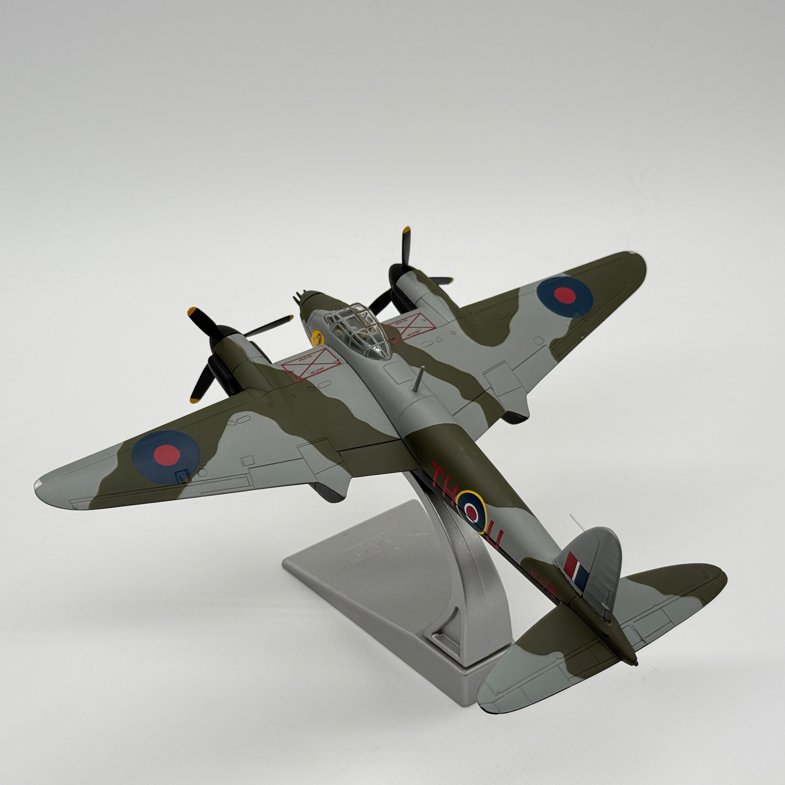 Corgi AA32821 1:72 De Havilland Mosquito FB.Mk VI RCAF No.418 Sqn Moonbeam McSwine