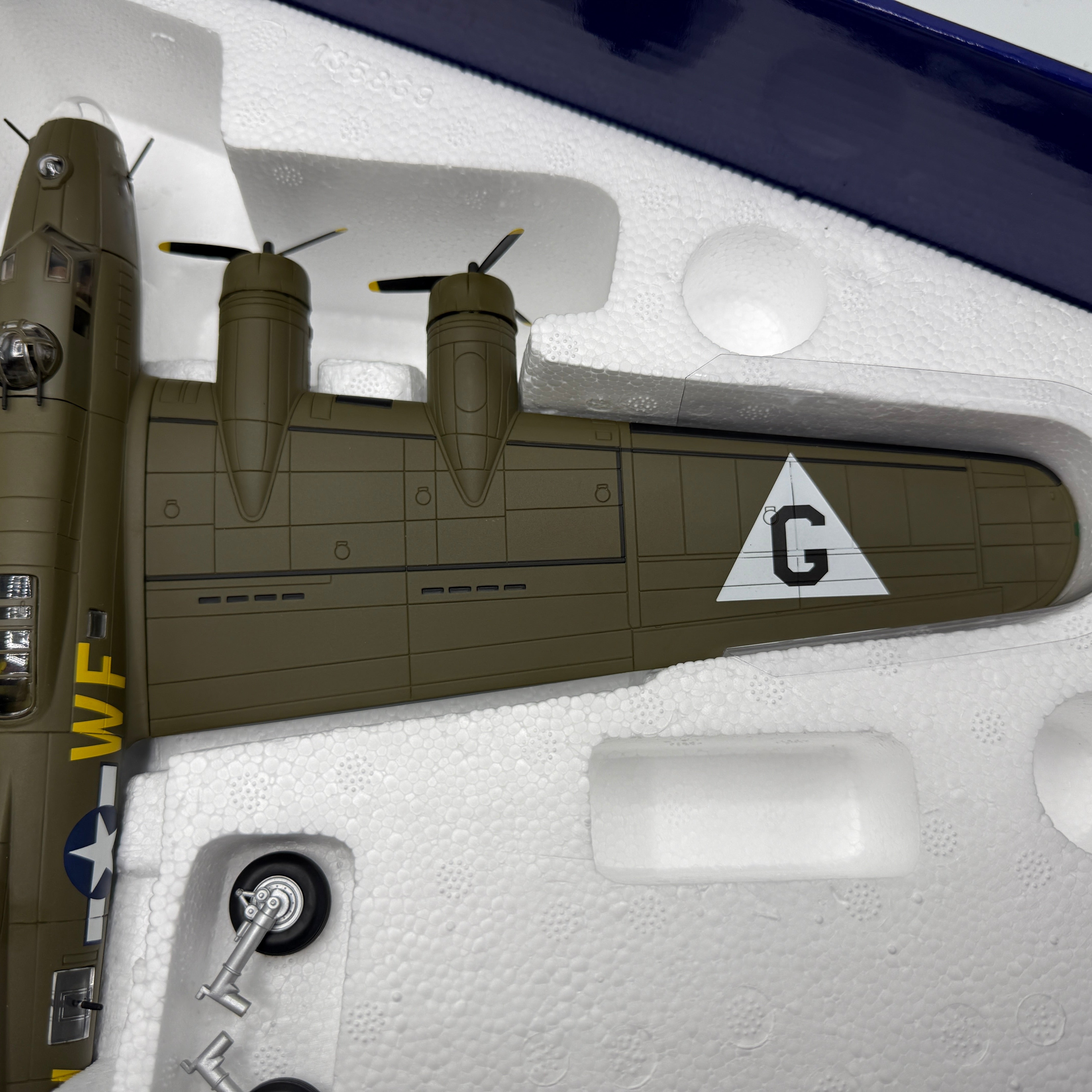 Corgi AA33319 1:72 Boeing B-17G Flying Fortress USAAF 305th BG Mi Amigo WWII 1944