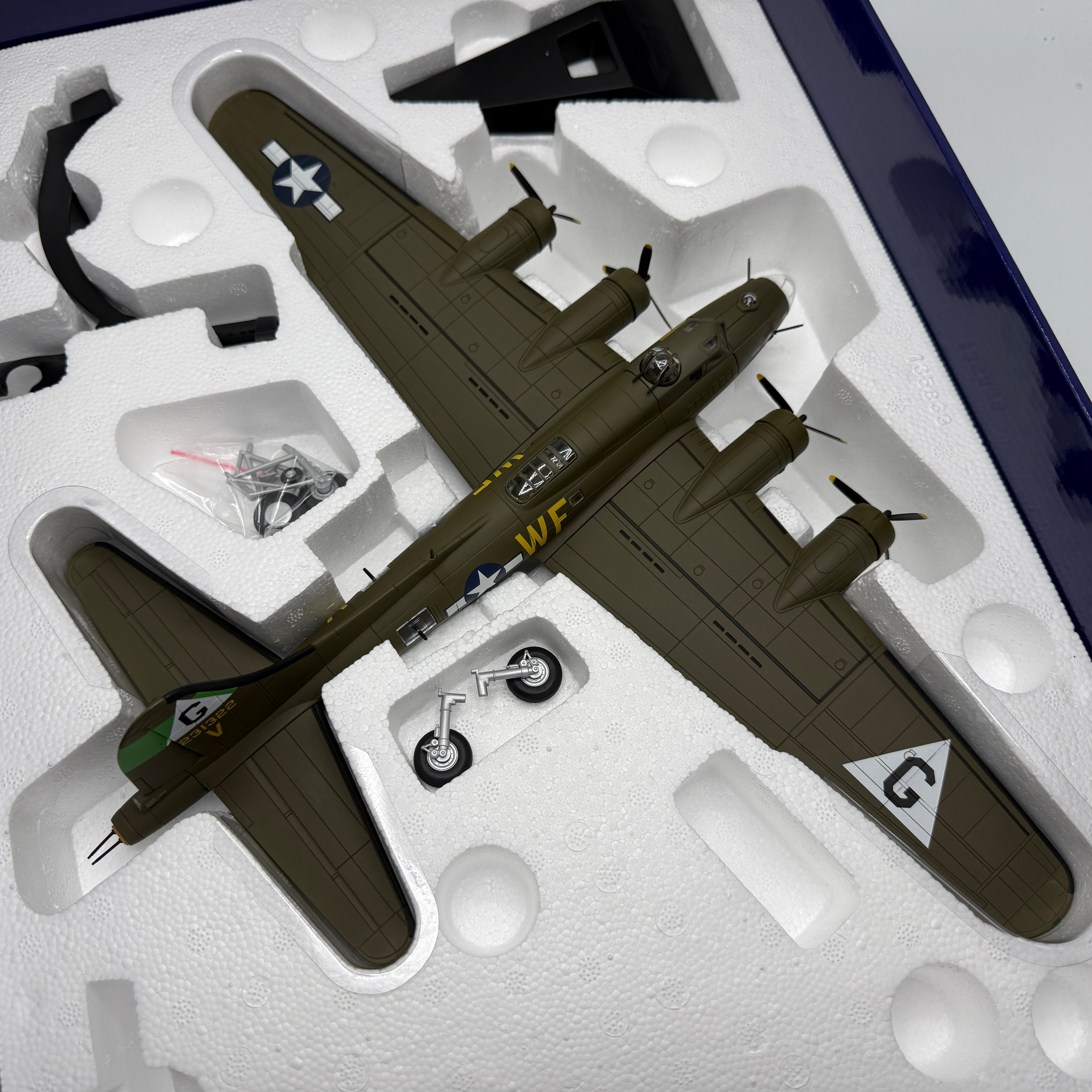 Corgi AA33319 1:72 Boeing B-17G Flying Fortress USAAF 305th BG Mi Amigo WWII 1944