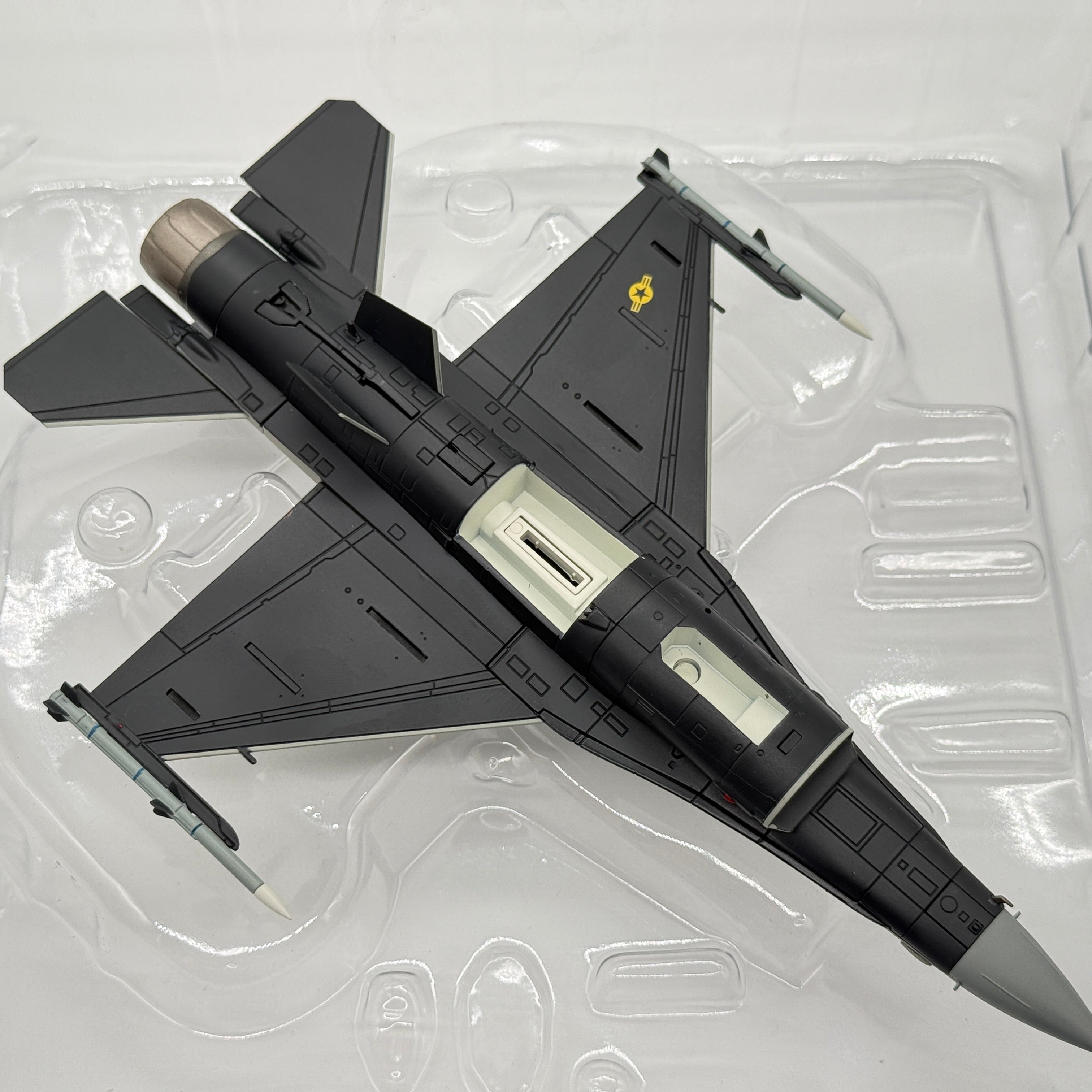 Hobby Master HA3871 1:72 F-16C Fighting Falcon USAF 18th AGRS Alaska 2017