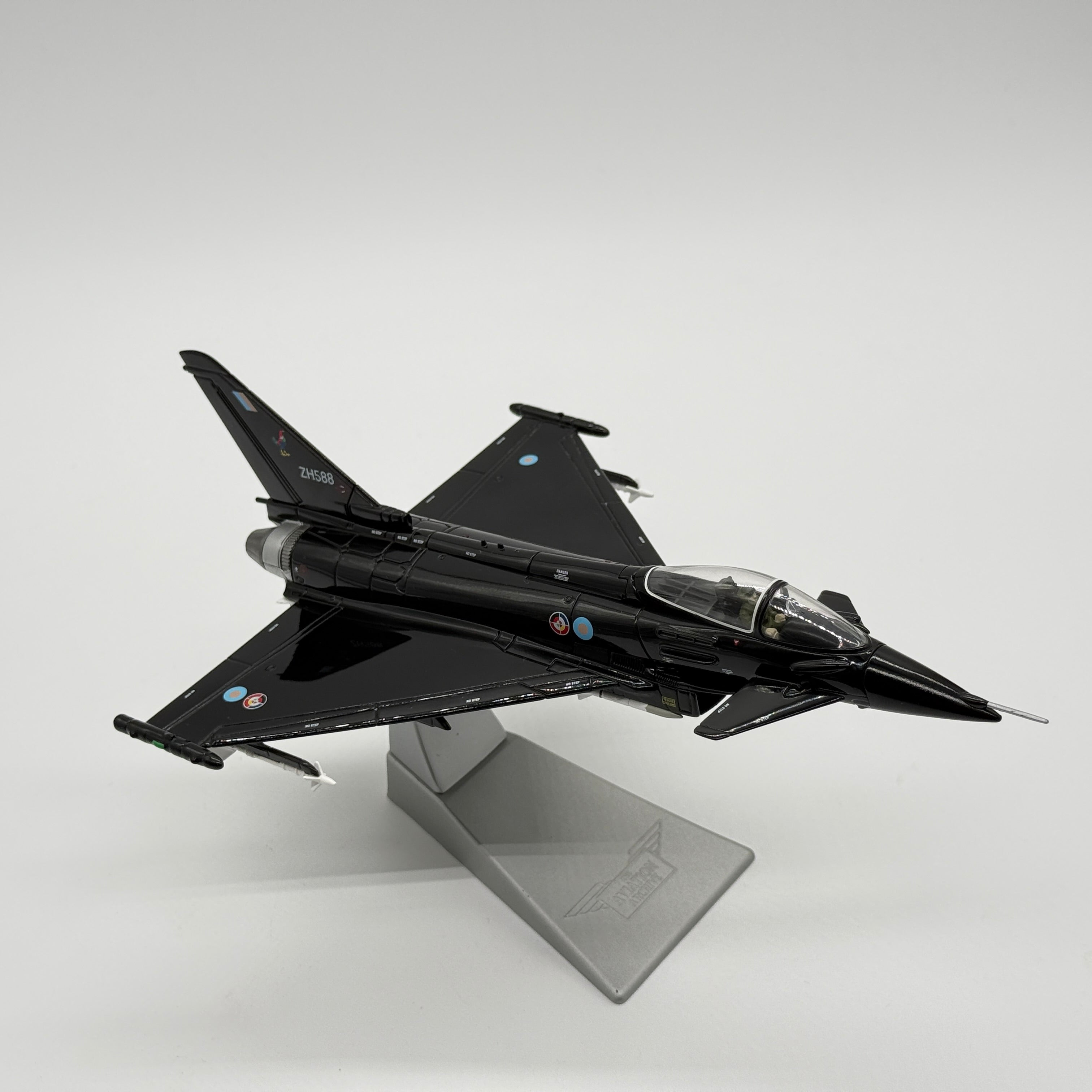 Corgi AA36403 1:72 Eurofighter Typhoon F.Mk 2 RAF No.43 Sqn DA2 1998
