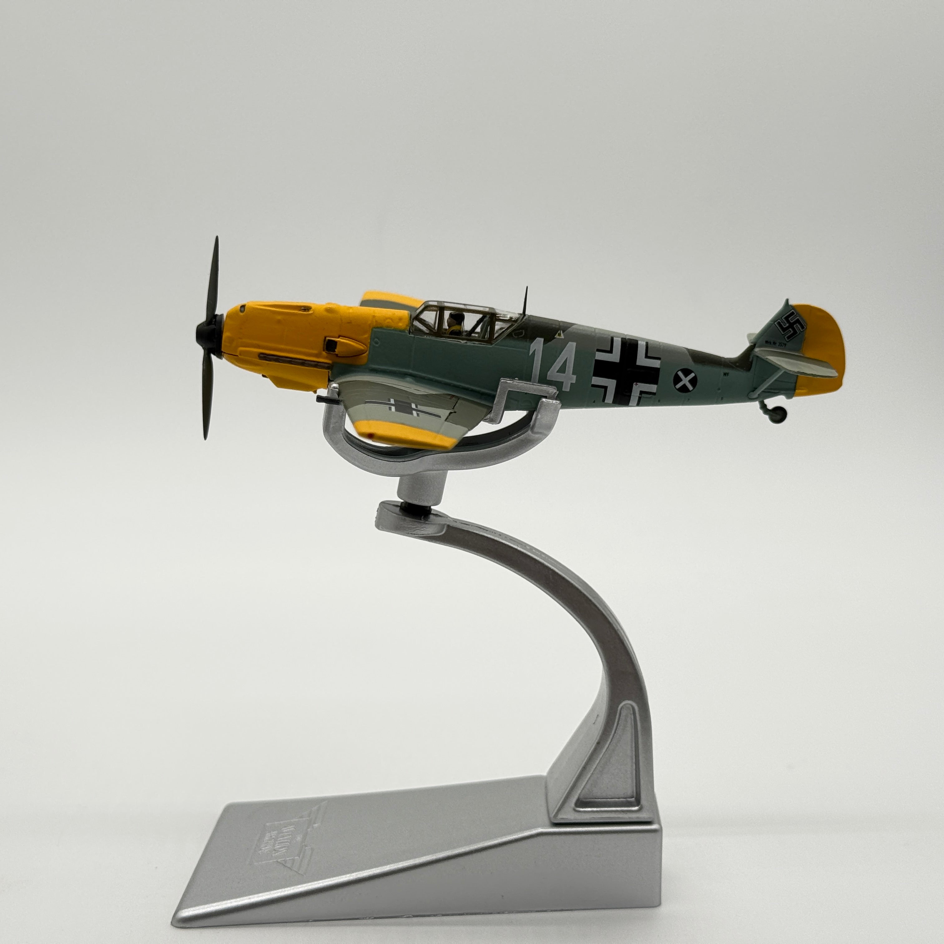 Corgi AA28003 1:72 Messerschmitt Bf 109E-4 Luftwaffe 1.(J)/LG 2 White 14 Marseille 1940