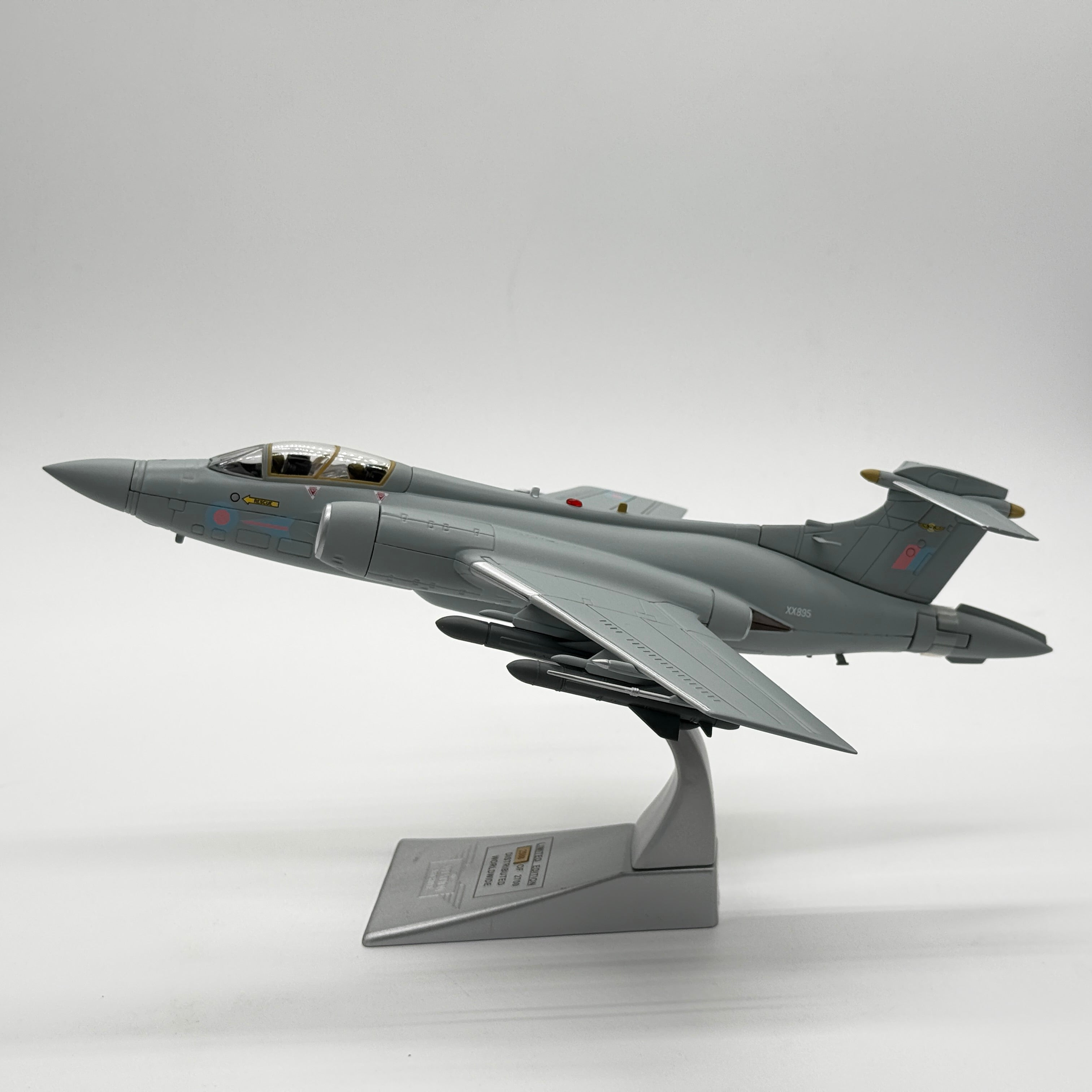 Corgi AA34105 1:72 Blackburn Buccaneer S.Mk 2B RAF No.208 Sqn XX895 RAF Lossiemouth 1993