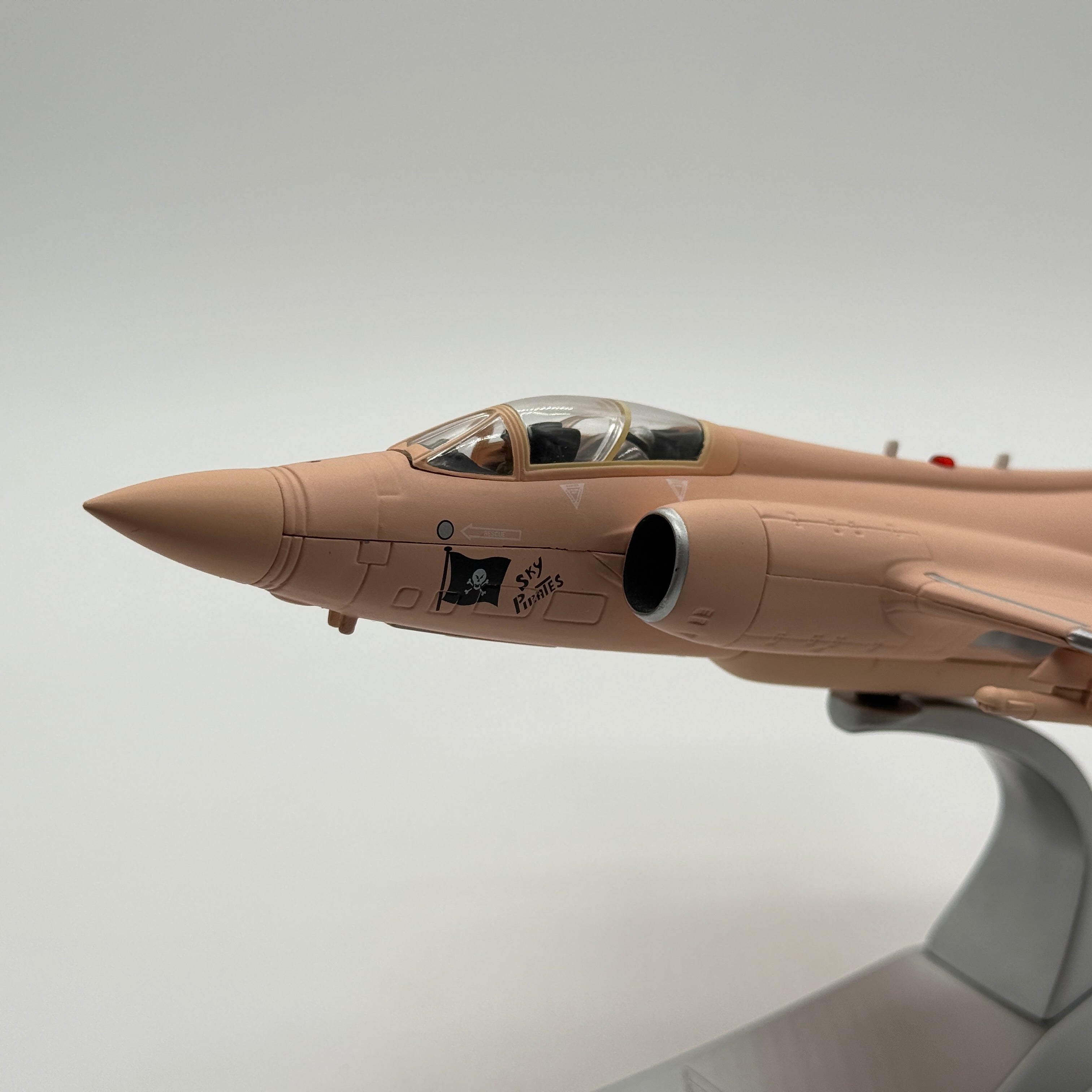 Corgi AA34104 1:72 Blackburn Buccaneer S.Mk 2B RAF No.12 Sqn XX885 RAF Muharraq Gulf War 1991