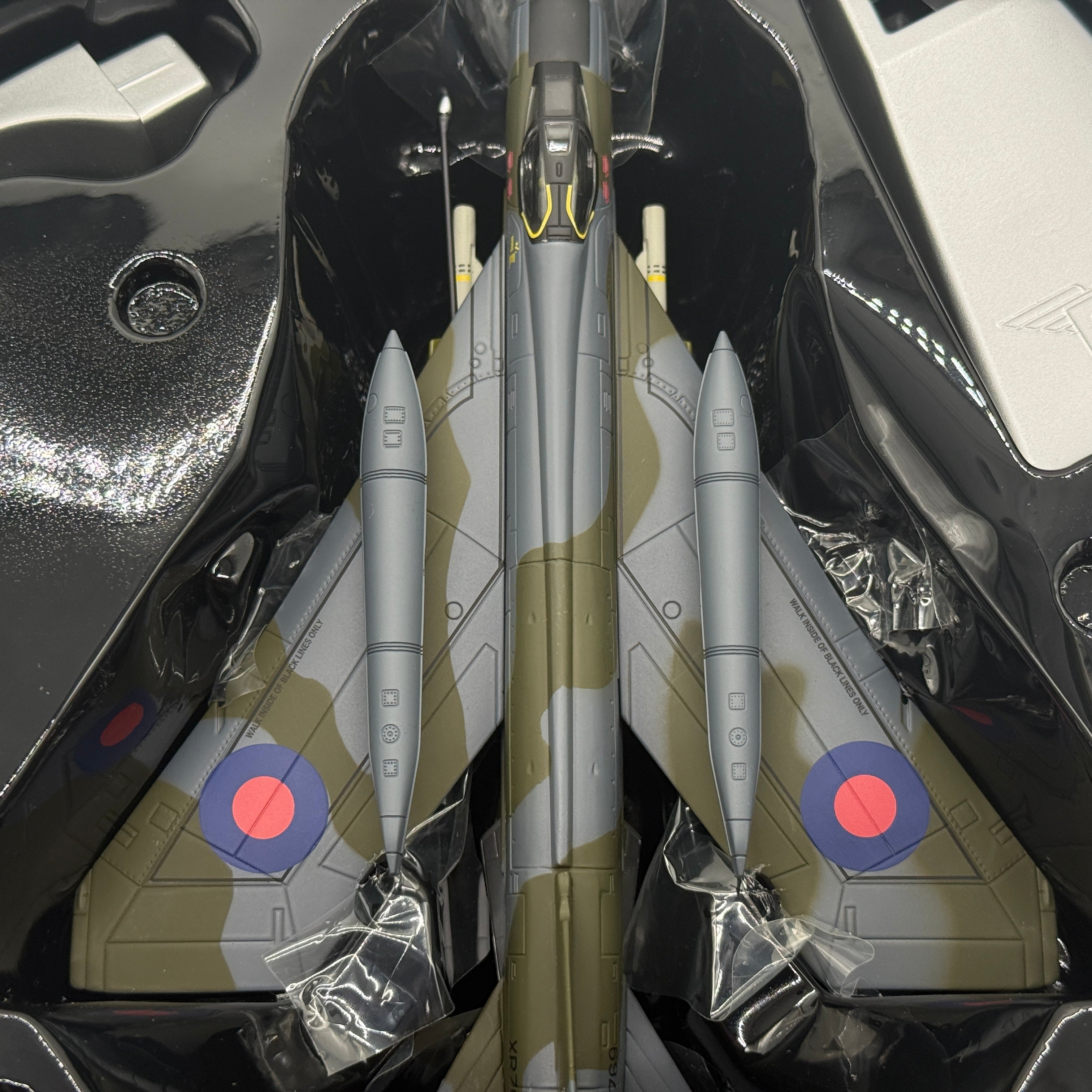 Corgi AA32310 1:72 English Electric Lightning F.Mk 6 RAF No.11 Sqn XR769 RAF Binbrook 1983