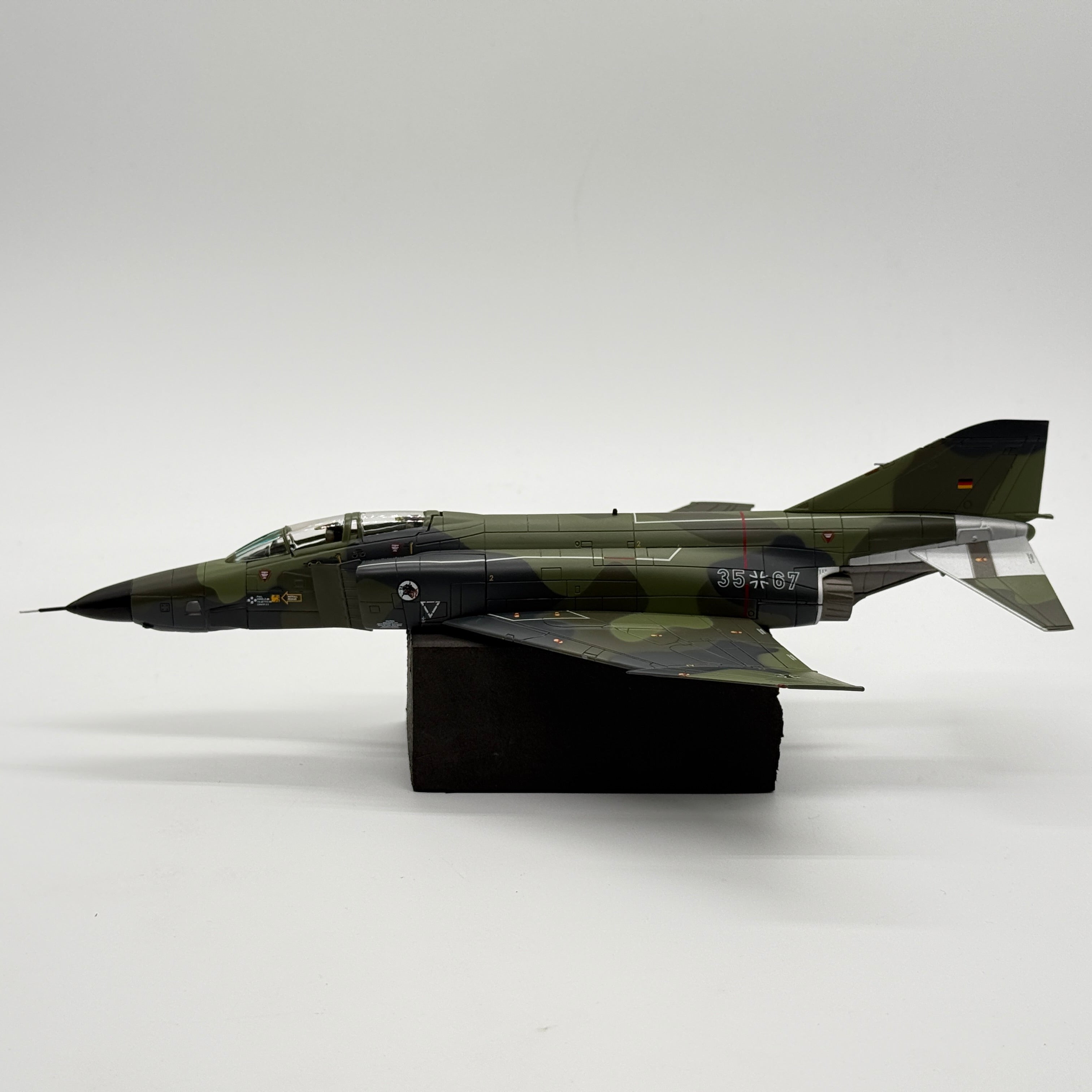 Hobby Master HA19050 1:72 McDonnell Douglas RF-4E Phantom II Luftwaffe AufklG 52 35+67 Leck AB Germany 1992