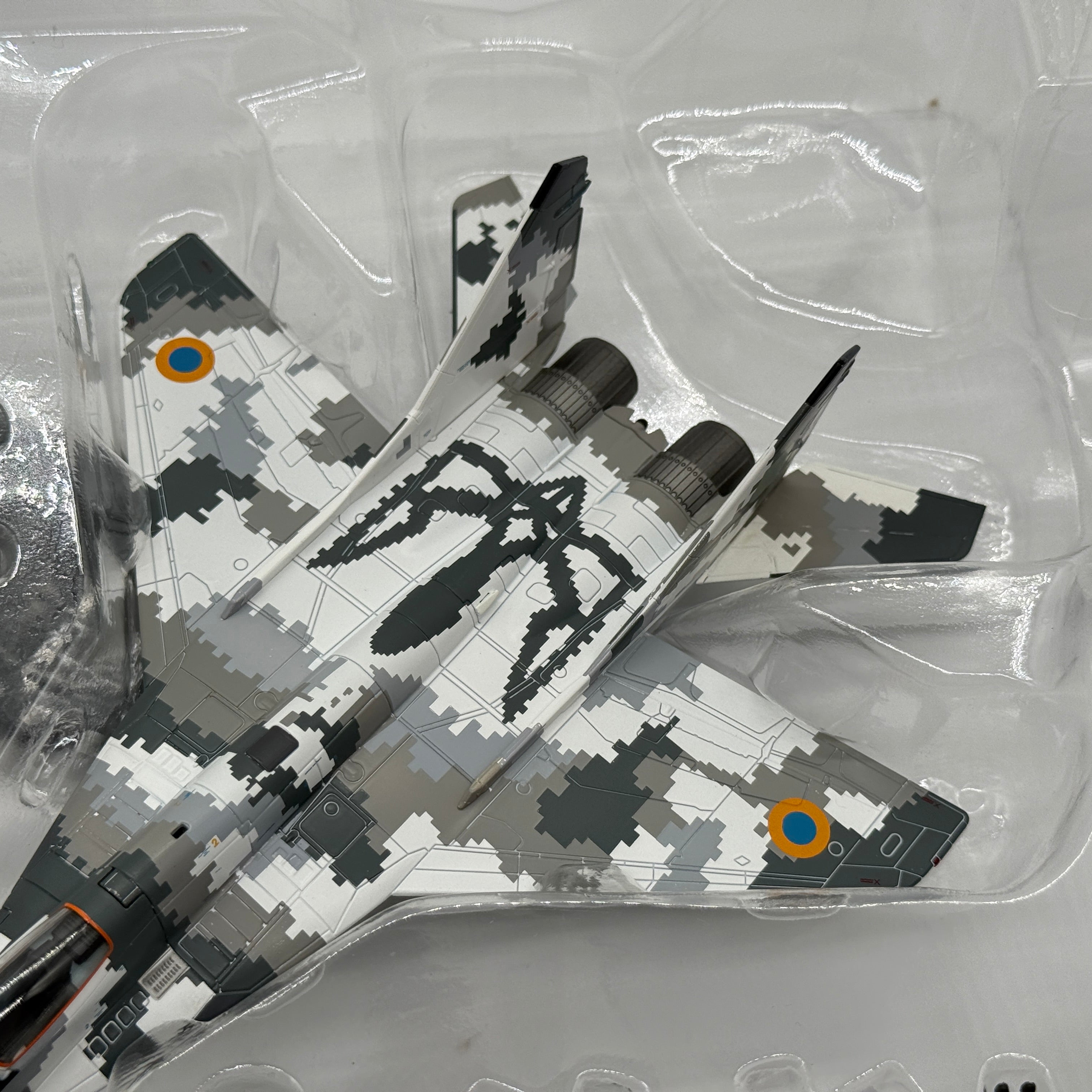 Hobby Master HA6518 1:72 Mikoyan MiG-29MU1 Fulcrum-C Ukrainian Air Force Yellow 57 Digital Camouflage 2014