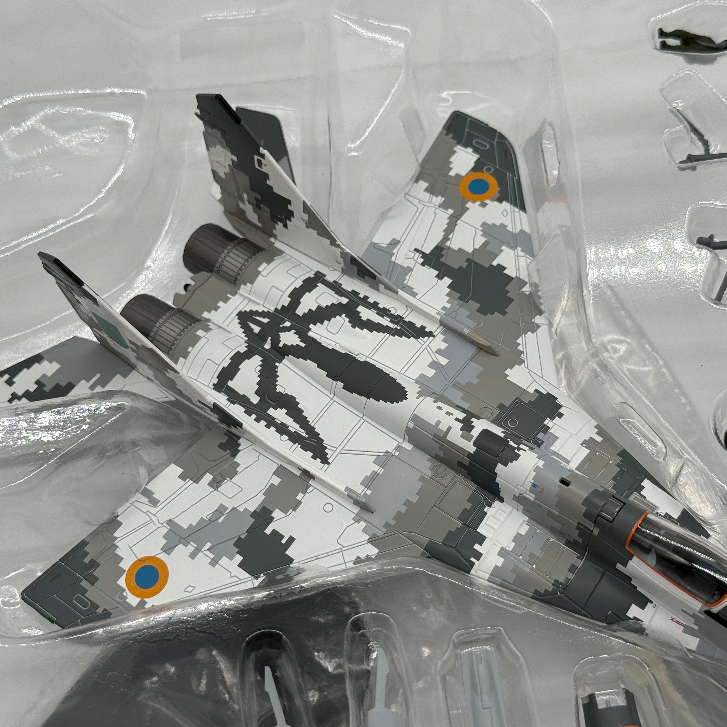 Hobby Master HA6518 1:72 Mikoyan MiG-29MU1 Fulcrum-C Ukrainian Air Force Yellow 57 Digital Camouflage 2014