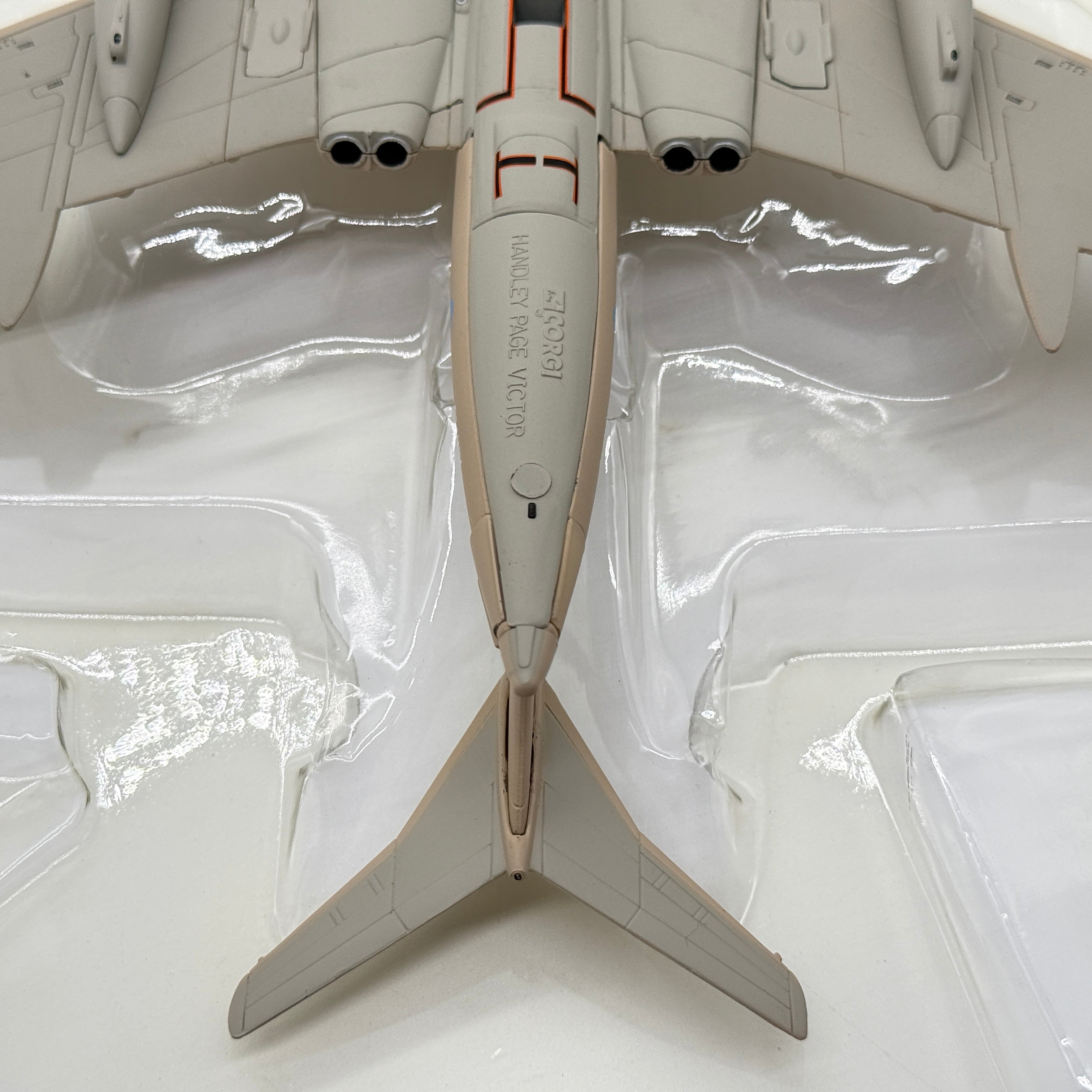 Corgi 48701 1:144 Handley Page Victor K.2 RAF No.55 Sqn XM715 Teasin' Tina Bahrain 1991