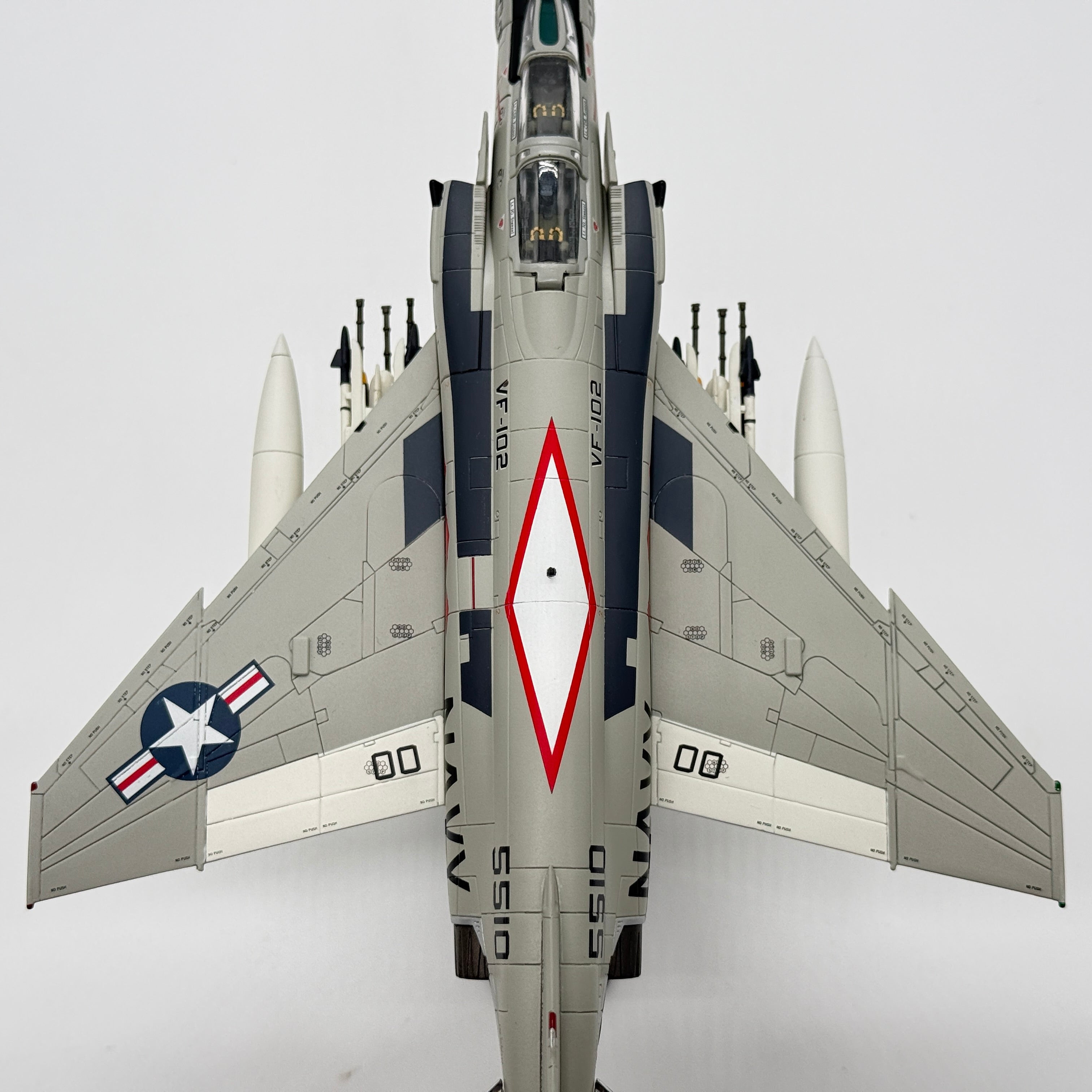 Hobby Master HA19006 1:72 McDonnell Douglas F-4J Phantom II US Navy VF-102 Diamondbacks AG100 USS Independence 1976