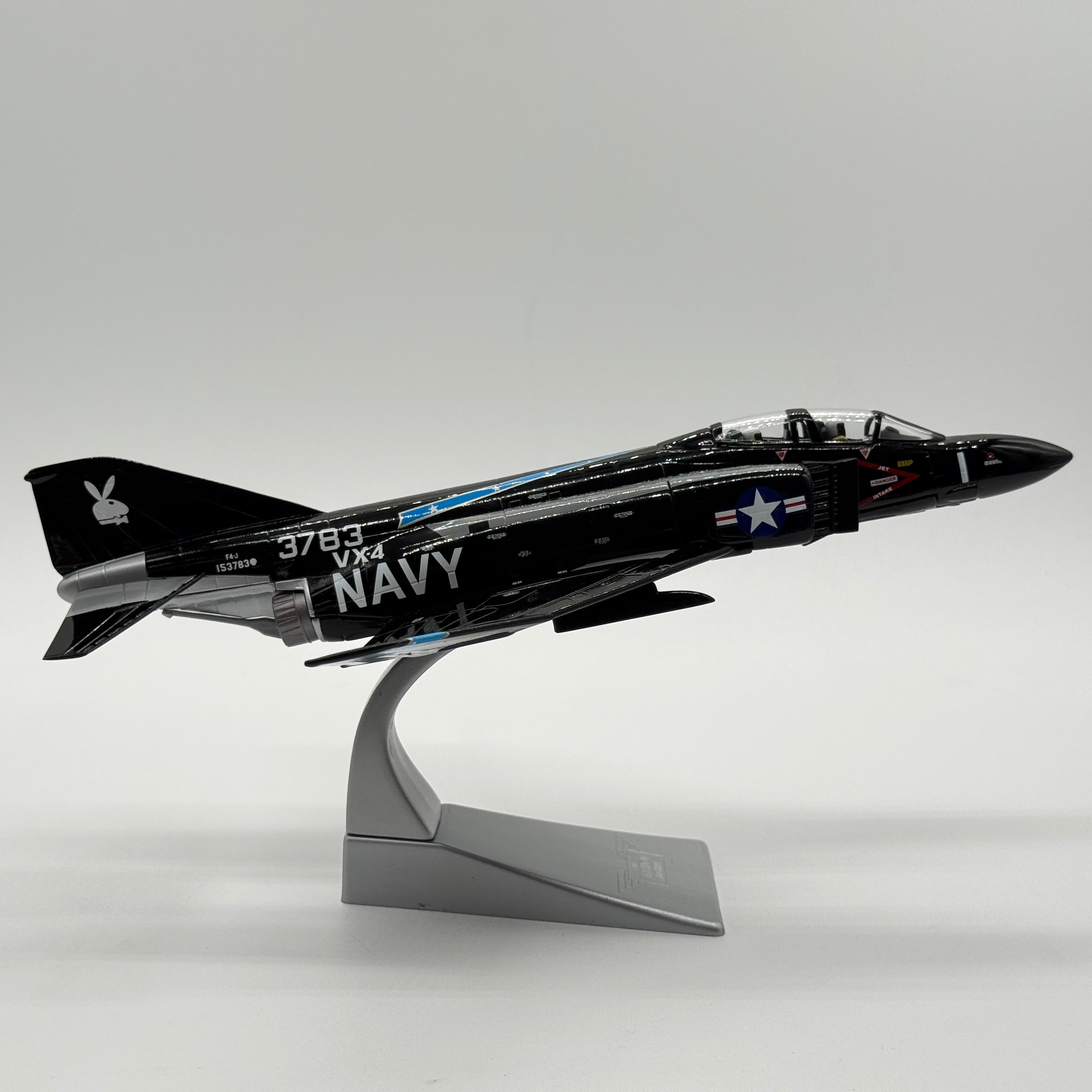 Corgi AA33205 1:72 McDonnell Douglas F-4J Phantom II US Navy VX-4 Vandy 1 Black Bunny NAS Point Mugu 1969