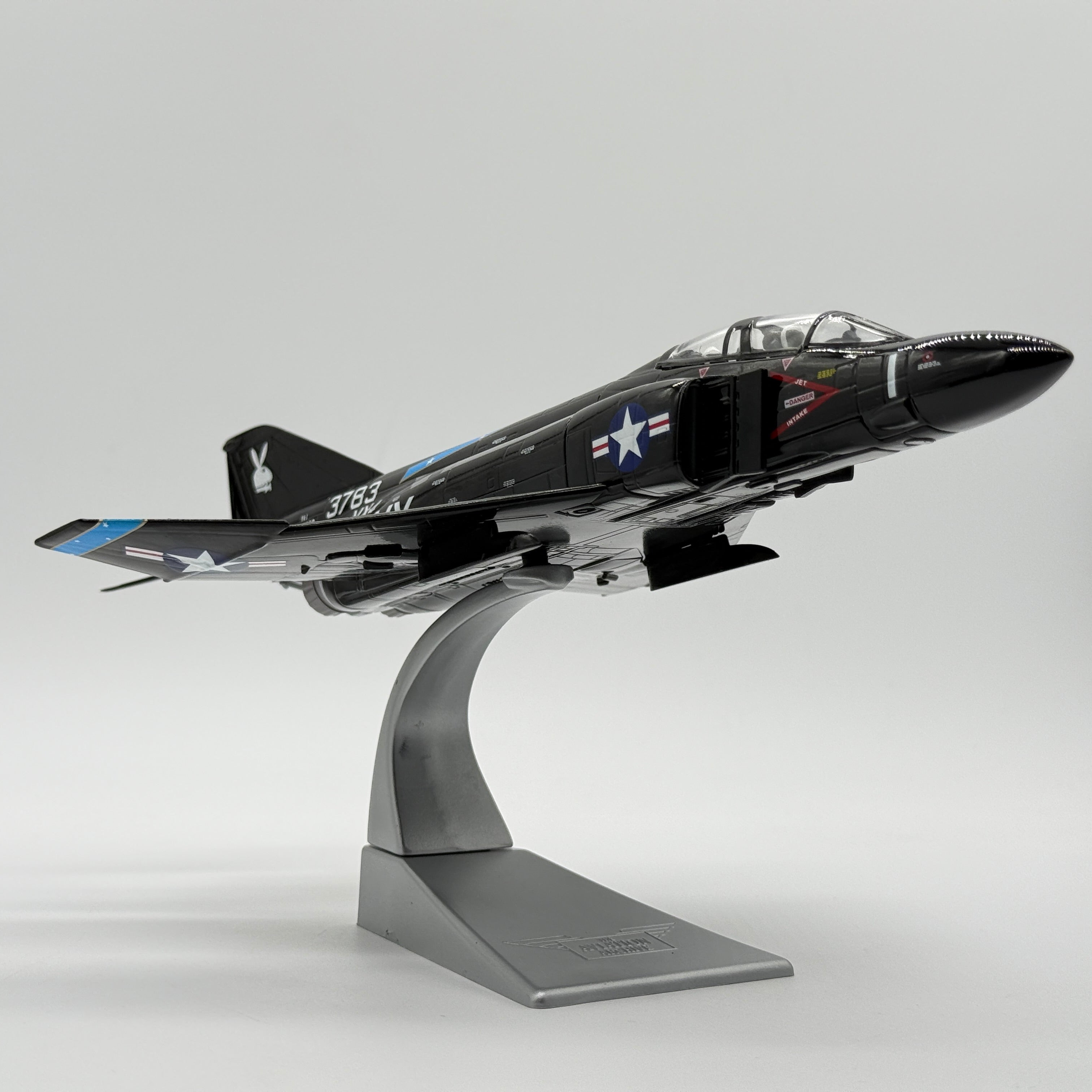 Corgi AA33205 1:72 McDonnell Douglas F-4J Phantom II US Navy VX-4 Vandy 1 Black Bunny NAS Point Mugu 1969