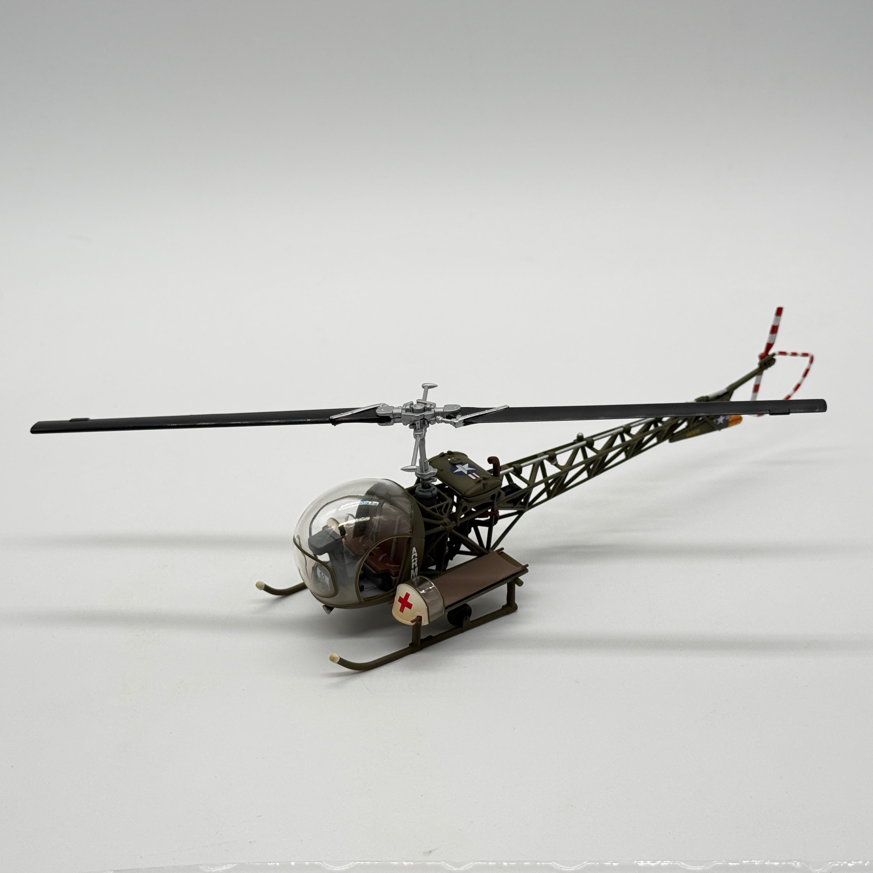 Corgi US51902 1:48 Bell H-13 Sioux US Army Medical Service Corps MASH Korean War