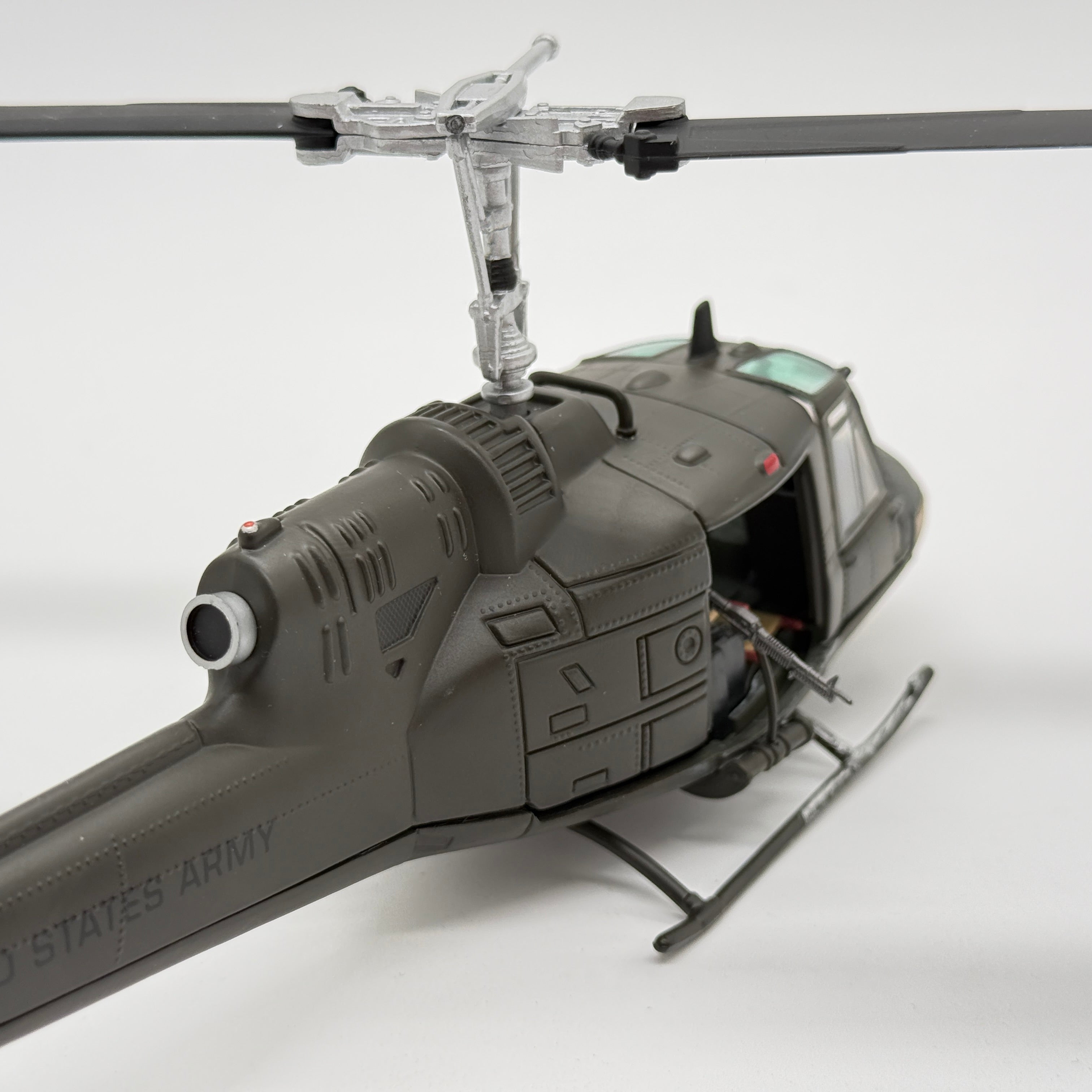 Corgi US50405 1:48 Bell UH-1C Huey Medevac US Army Unsung Heroes Vietnam Series II