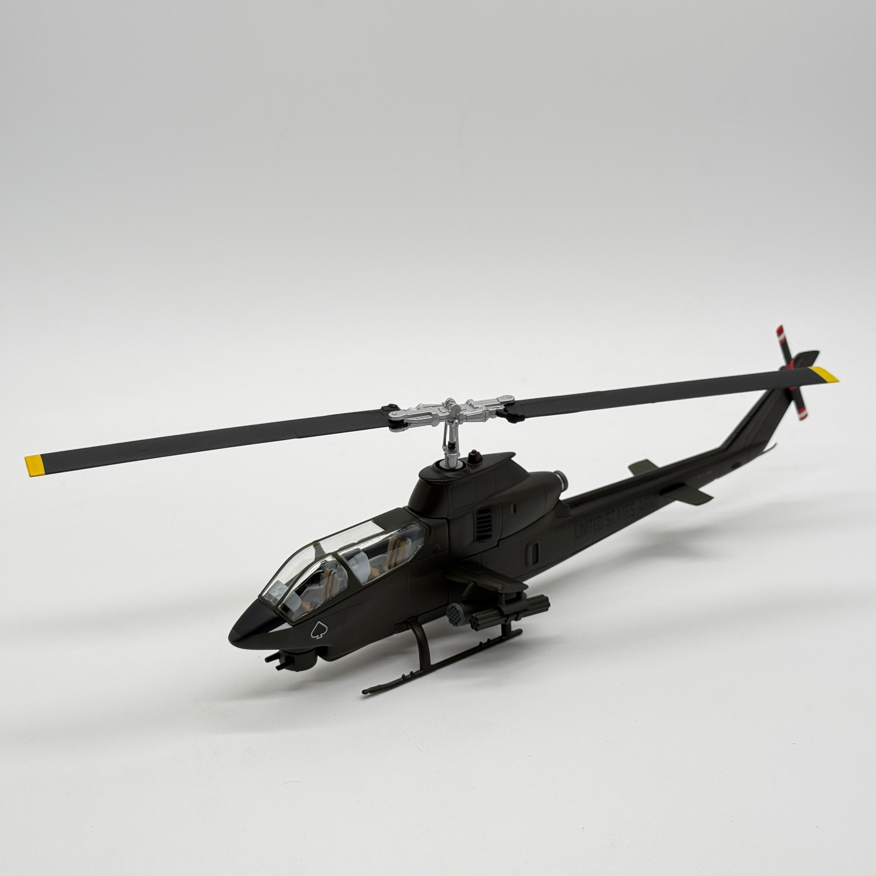 Corgi US51203 1:48 Bell AH-1G Cobra US Army 4th Aviation Battalion Gambler Guns Vietnam