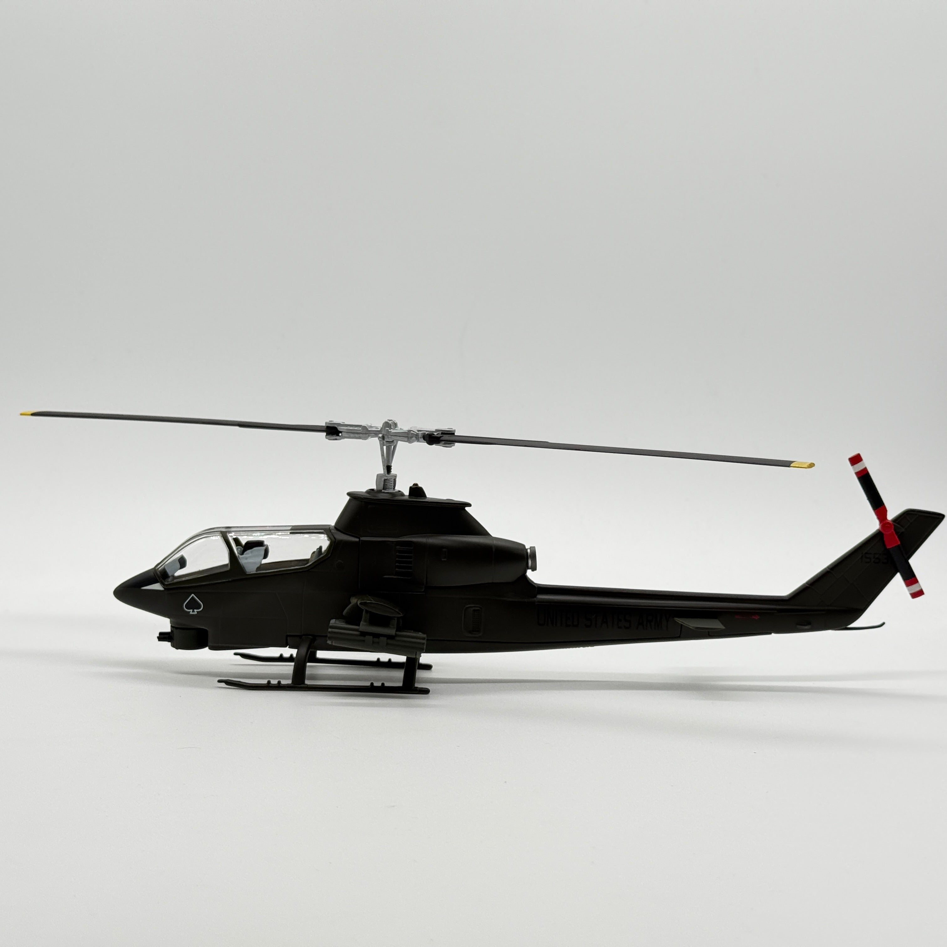 Corgi US51203 1:48 Bell AH-1G Cobra US Army 4th Aviation Battalion Gambler Guns Vietnam
