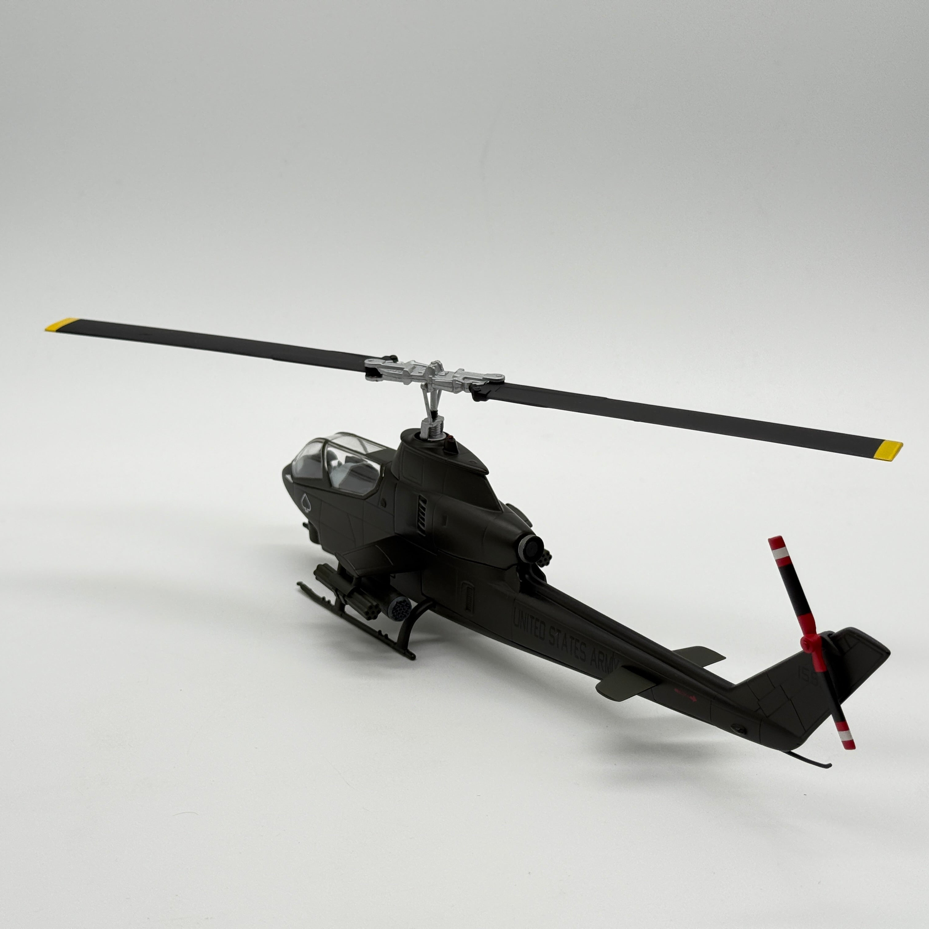 Corgi US51203 1:48 Bell AH-1G Cobra US Army 4th Aviation Battalion Gambler Guns Vietnam
