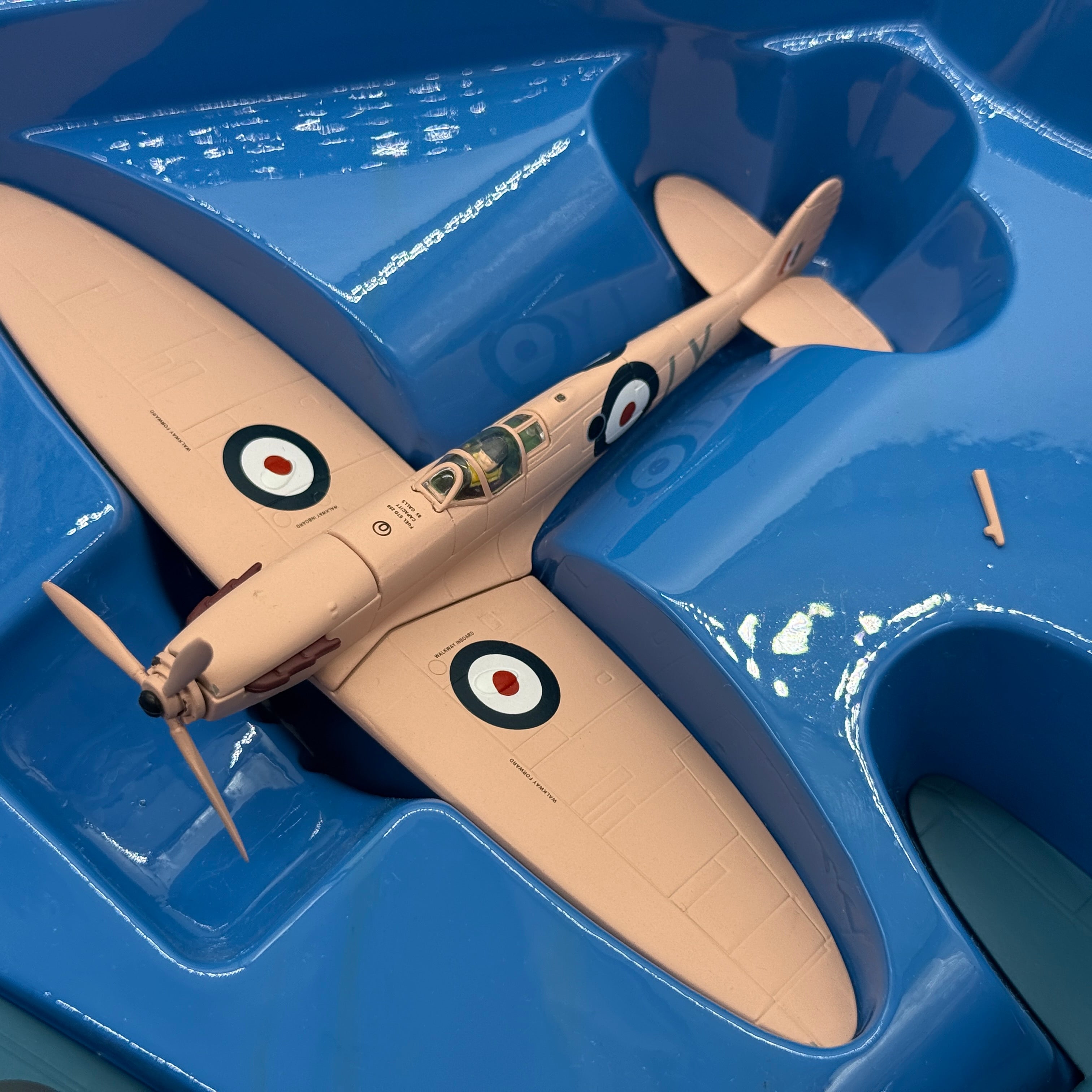 Corgi AA99110 1:72 RAF No.1 PRU Reconnaissance Set Mosquito PR.IV DZ473 and Spitfire PR.VII R7059 RAF Benson