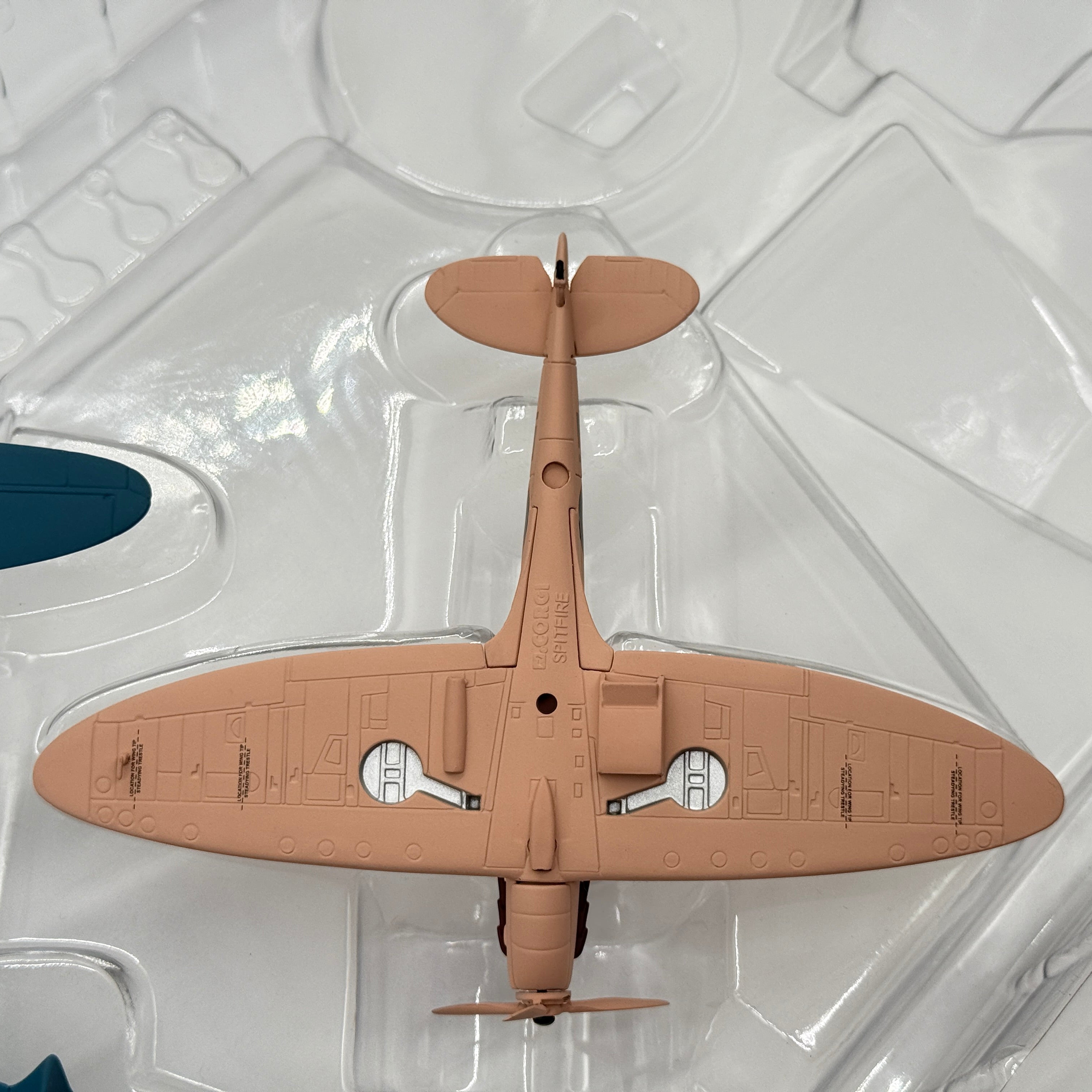 Corgi AA99110 1:72 RAF No.1 PRU Reconnaissance Set Mosquito PR.IV DZ473 and Spitfire PR.VII R7059 RAF Benson