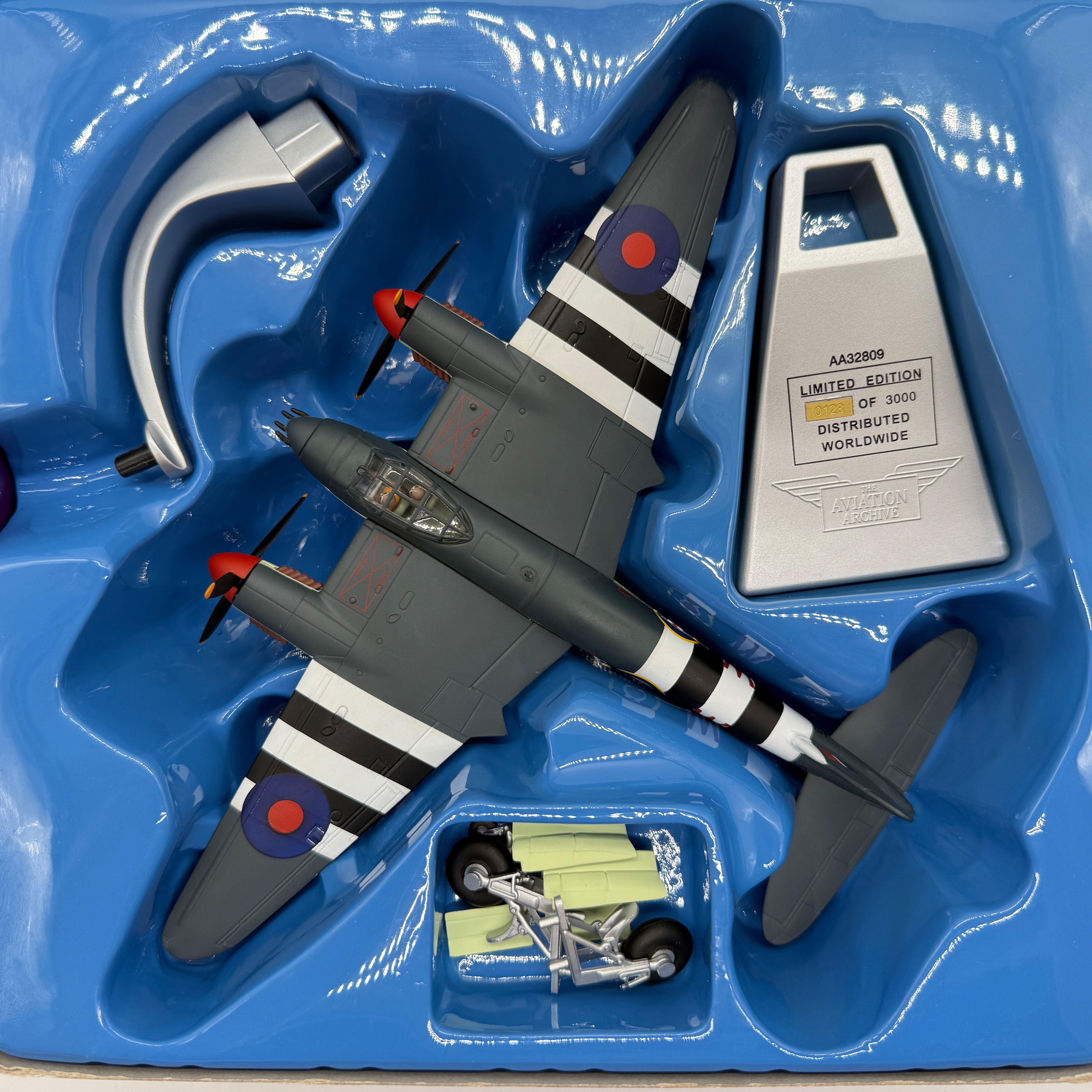 Corgi AA32809 1:72 de Havilland Mosquito FB.VI RAF No.235 Sqn HR118 3-W D-Day Invasion Stripes June 1944