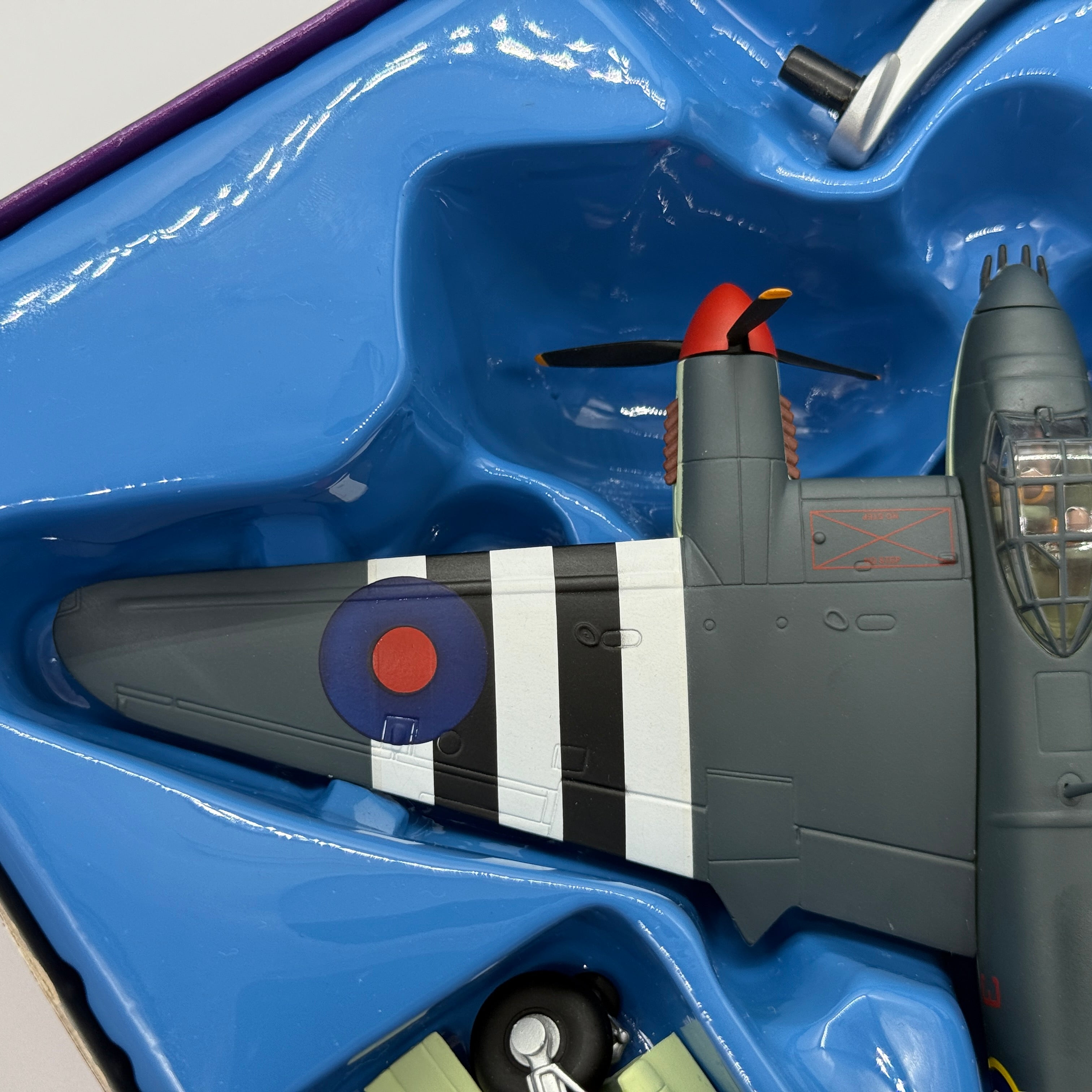 Corgi AA32809 1:72 de Havilland Mosquito FB.VI RAF No.235 Sqn HR118 3-W D-Day Invasion Stripes June 1944