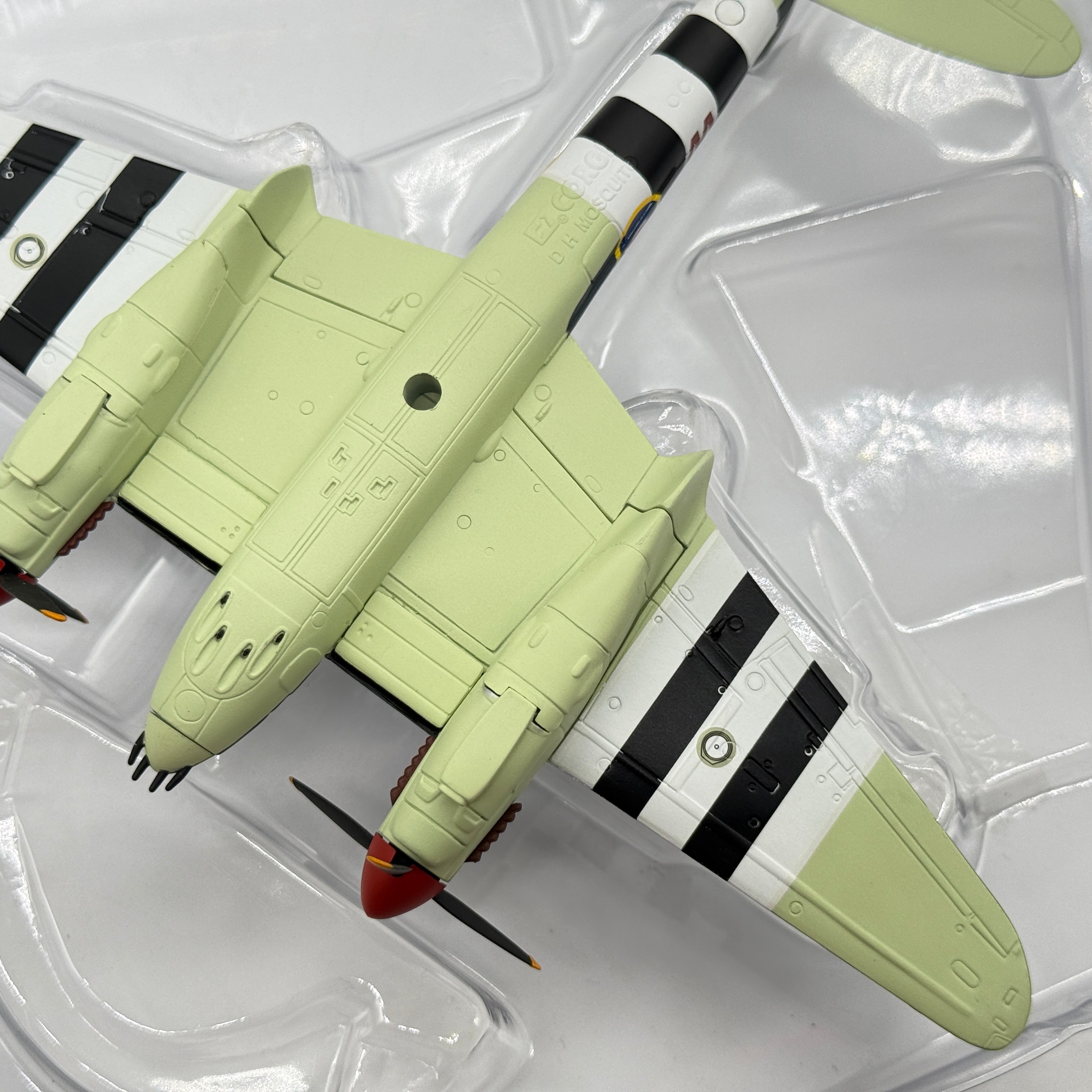 Corgi AA32809 1:72 de Havilland Mosquito FB.VI RAF No.235 Sqn HR118 3-W D-Day Invasion Stripes June 1944