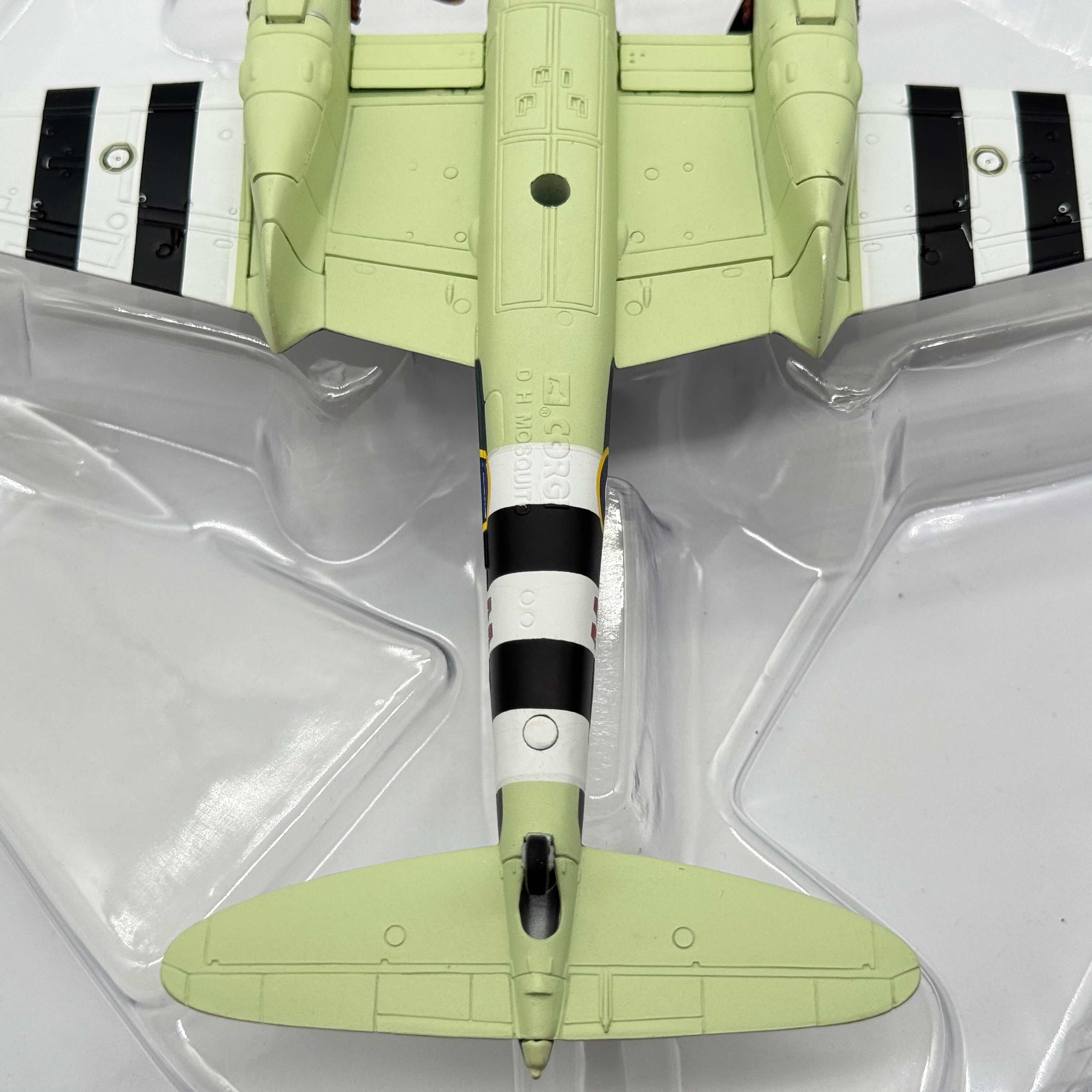 Corgi AA32809 1:72 de Havilland Mosquito FB.VI RAF No.235 Sqn HR118 3-W D-Day Invasion Stripes June 1944