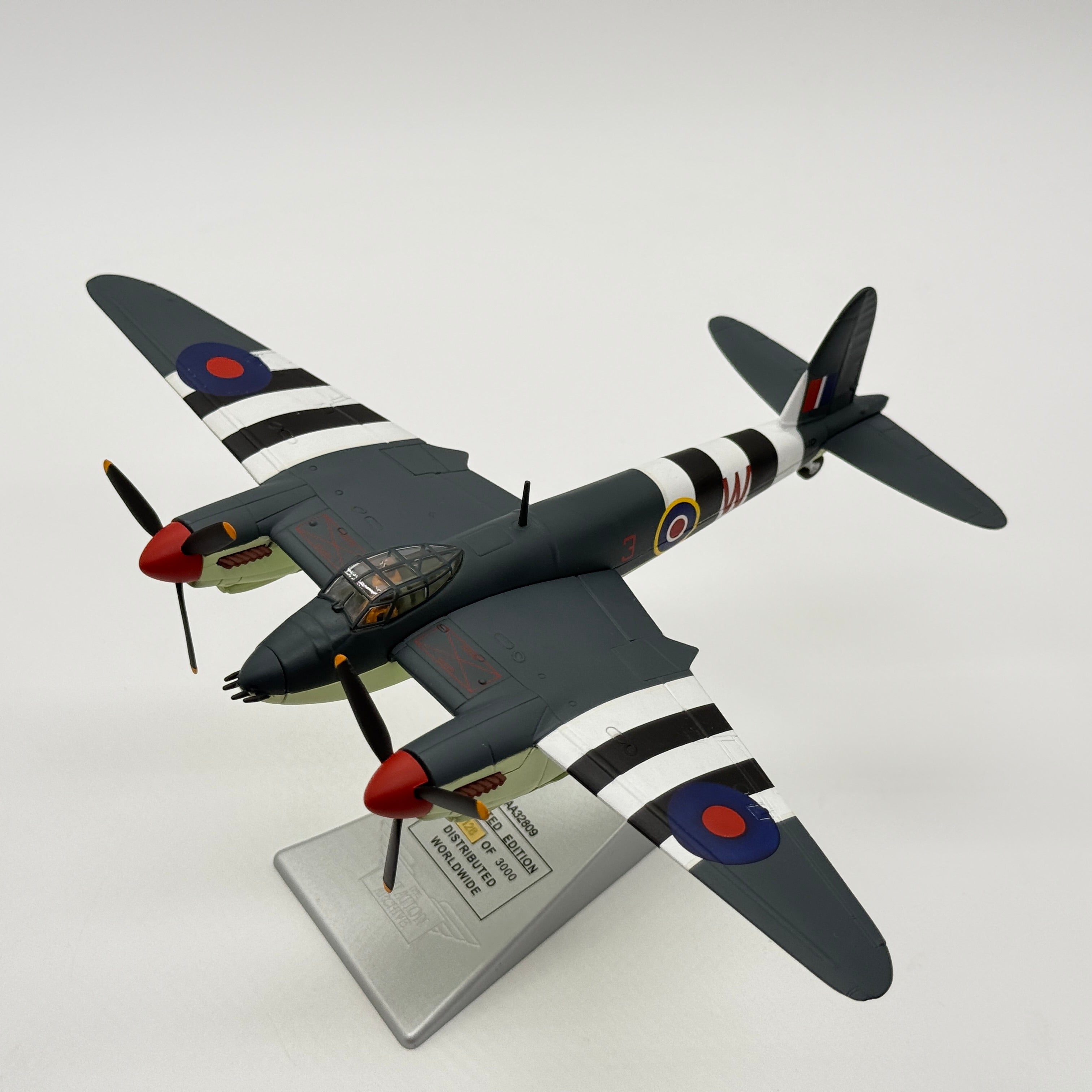 Corgi AA32809 1:72 de Havilland Mosquito FB.VI RAF No.235 Sqn HR118 3-W D-Day Invasion Stripes June 1944