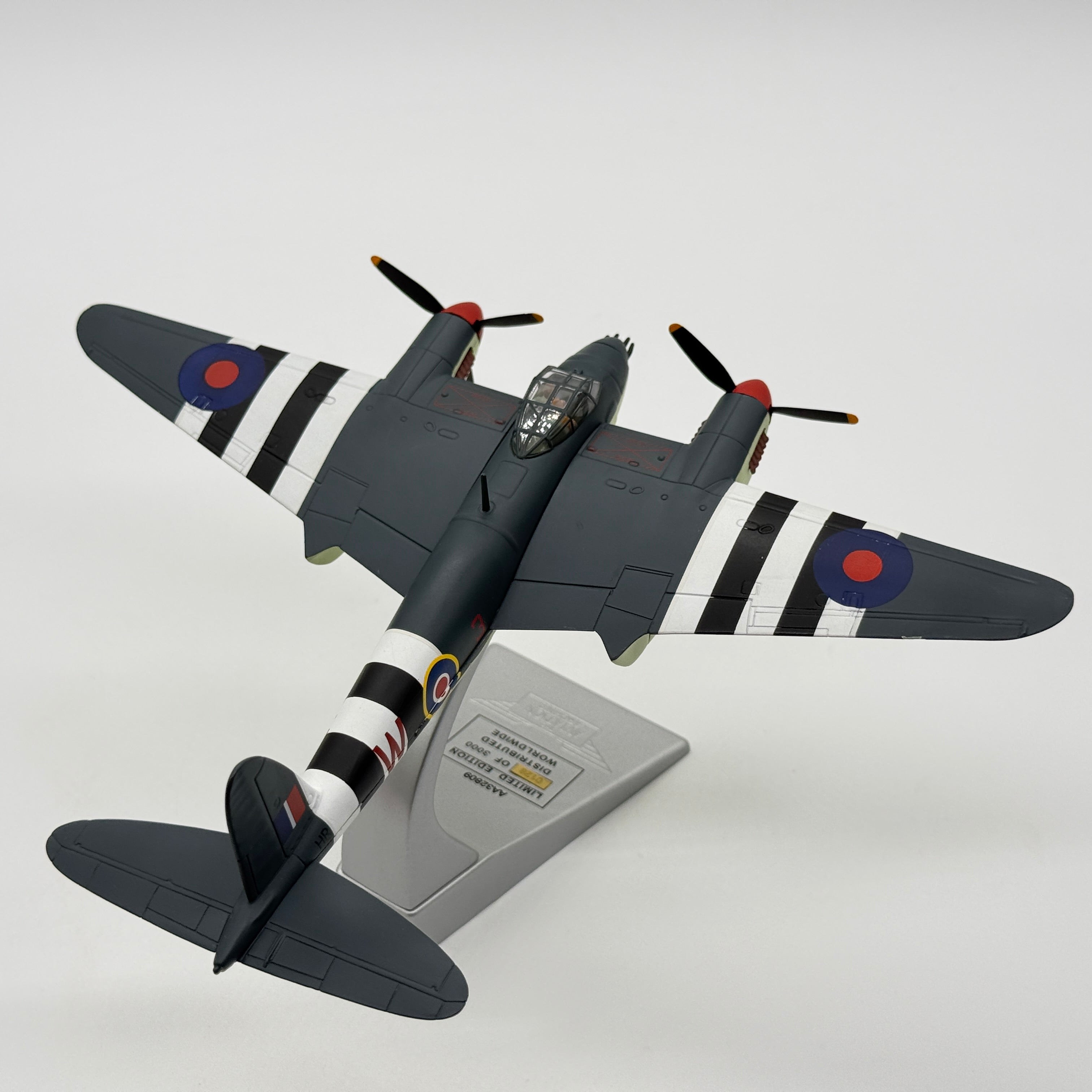 Corgi AA32809 1:72 de Havilland Mosquito FB.VI RAF No.235 Sqn HR118 3-W D-Day Invasion Stripes June 1944