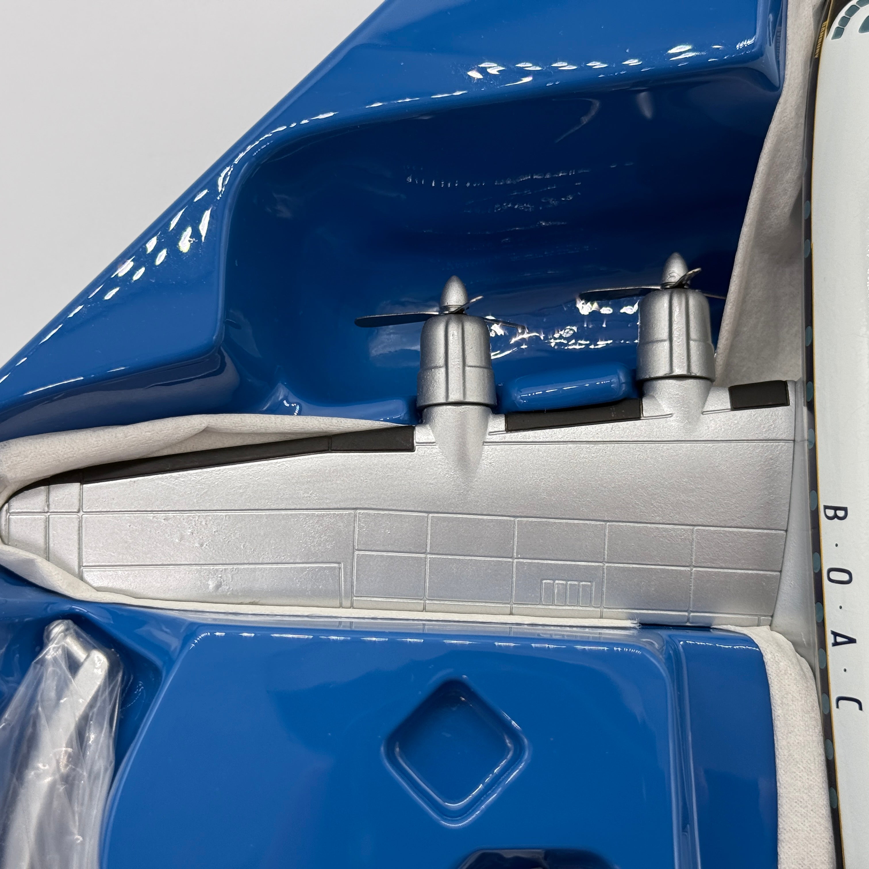 Corgi AA30401 1:144 Lockheed L-749 Constellation BOAC G-ALAL Banbury