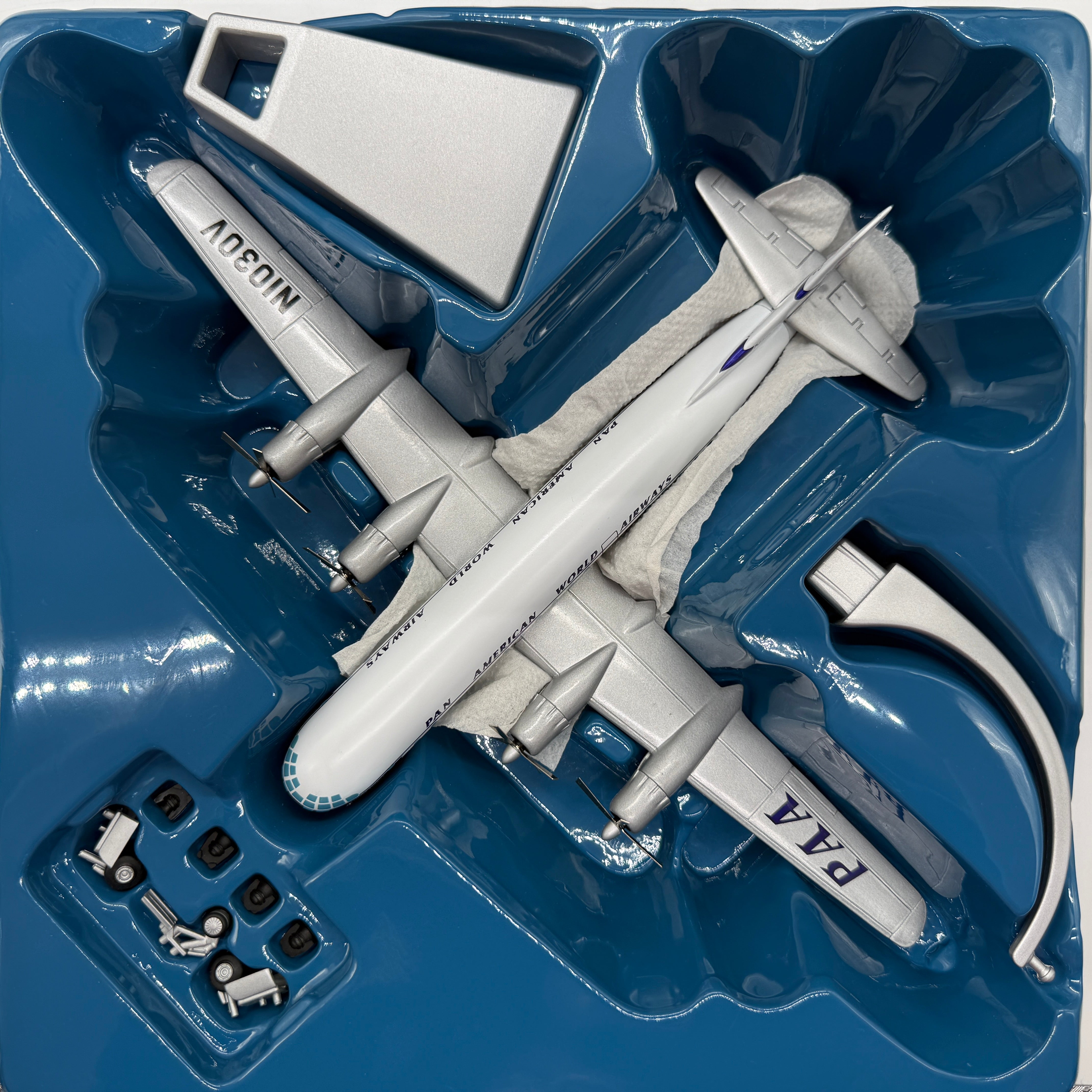 Corgi 48101 1:144 Boeing 377 Stratocruiser Pan Am N1030V Clipper America