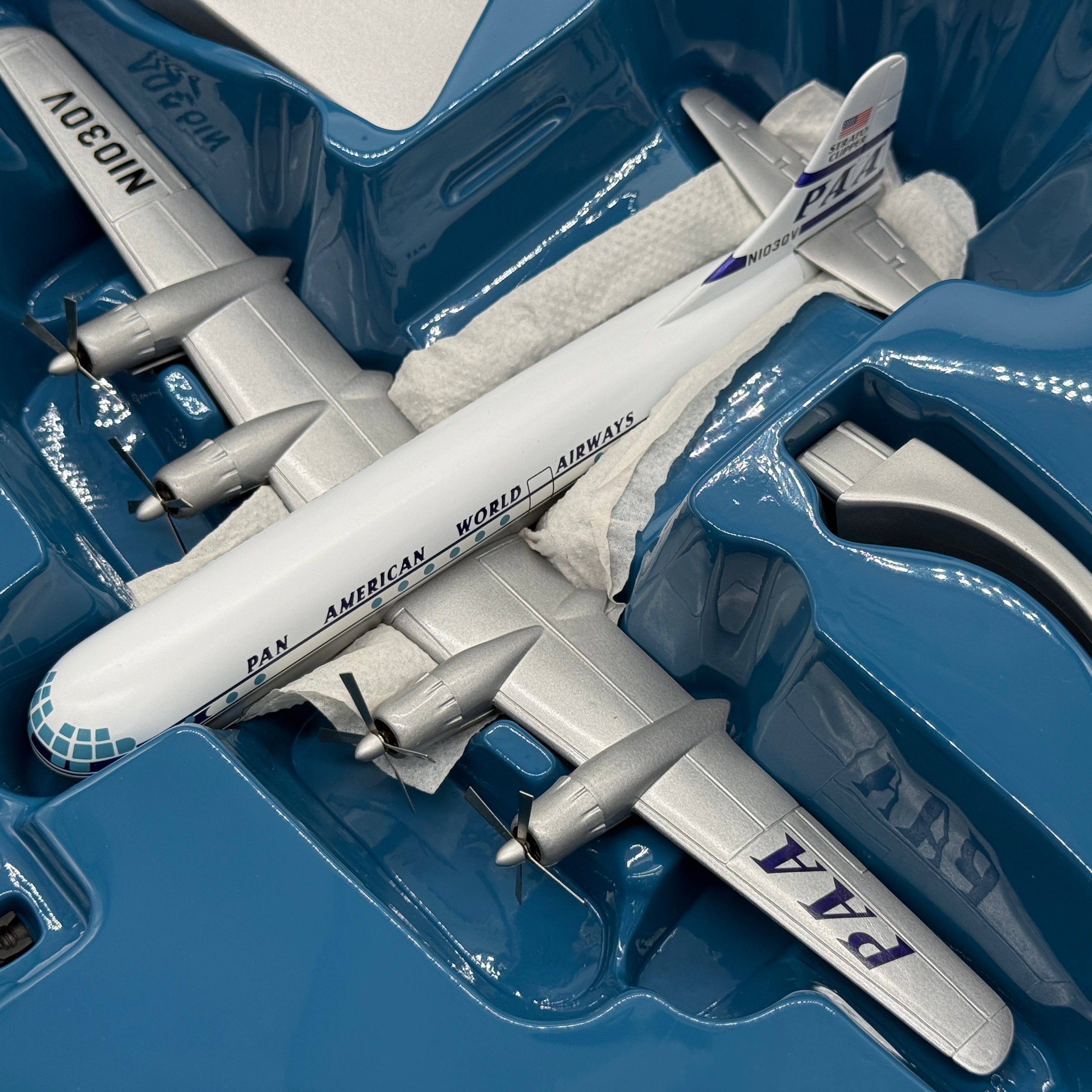Corgi 48101 1:144 Boeing 377 Stratocruiser Pan Am N1030V Clipper America
