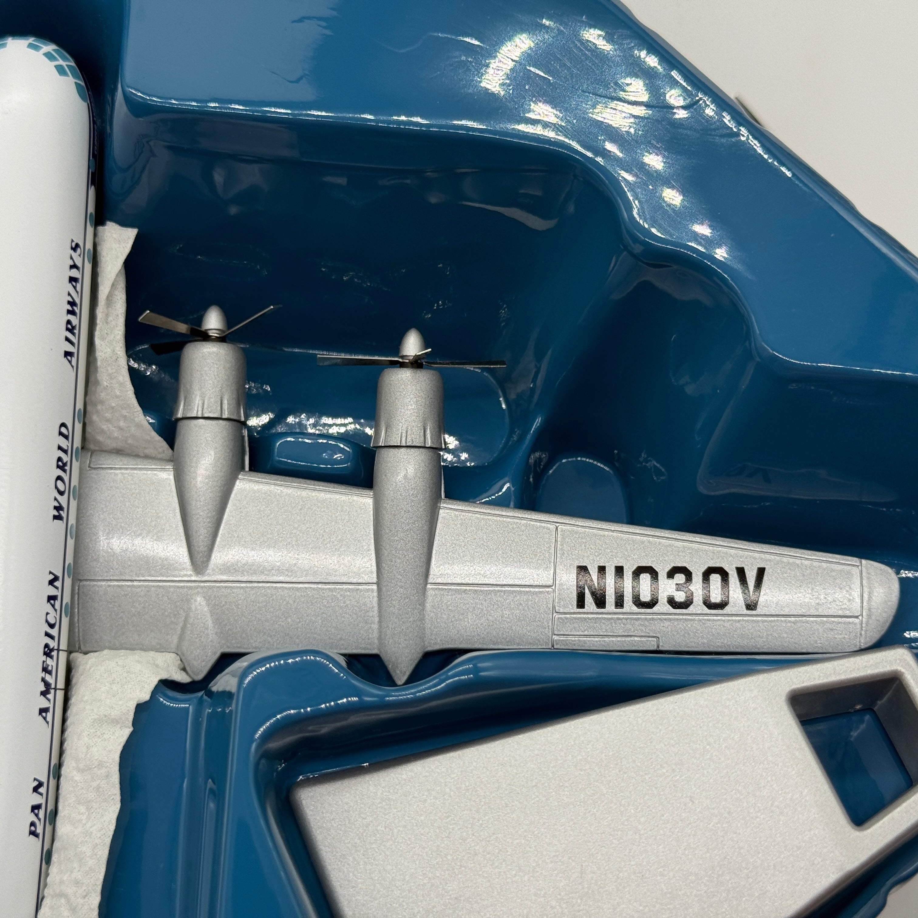 Corgi 48101 1:144 Boeing 377 Stratocruiser Pan Am N1030V Clipper America