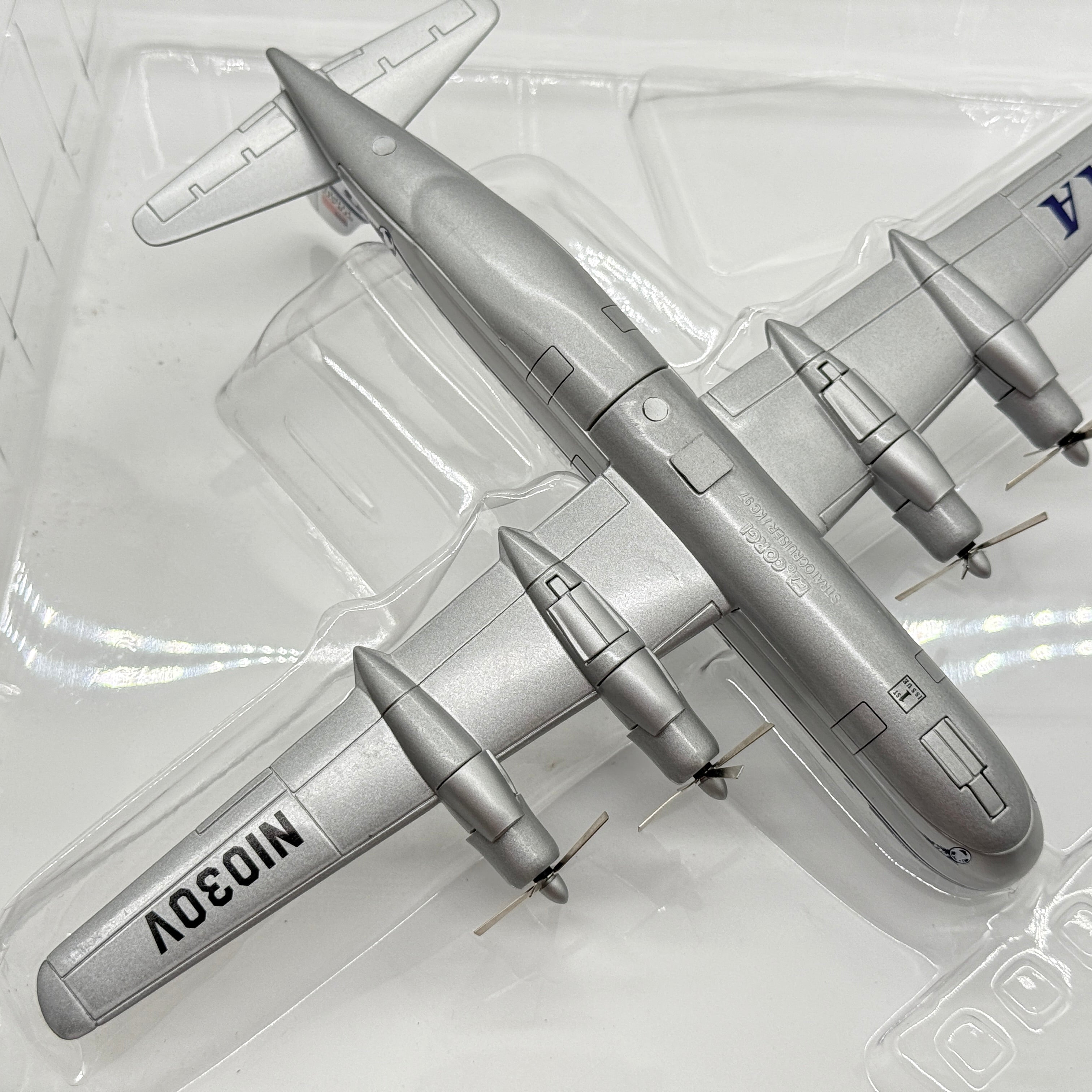Corgi 48101 1:144 Boeing 377 Stratocruiser Pan Am N1030V Clipper America