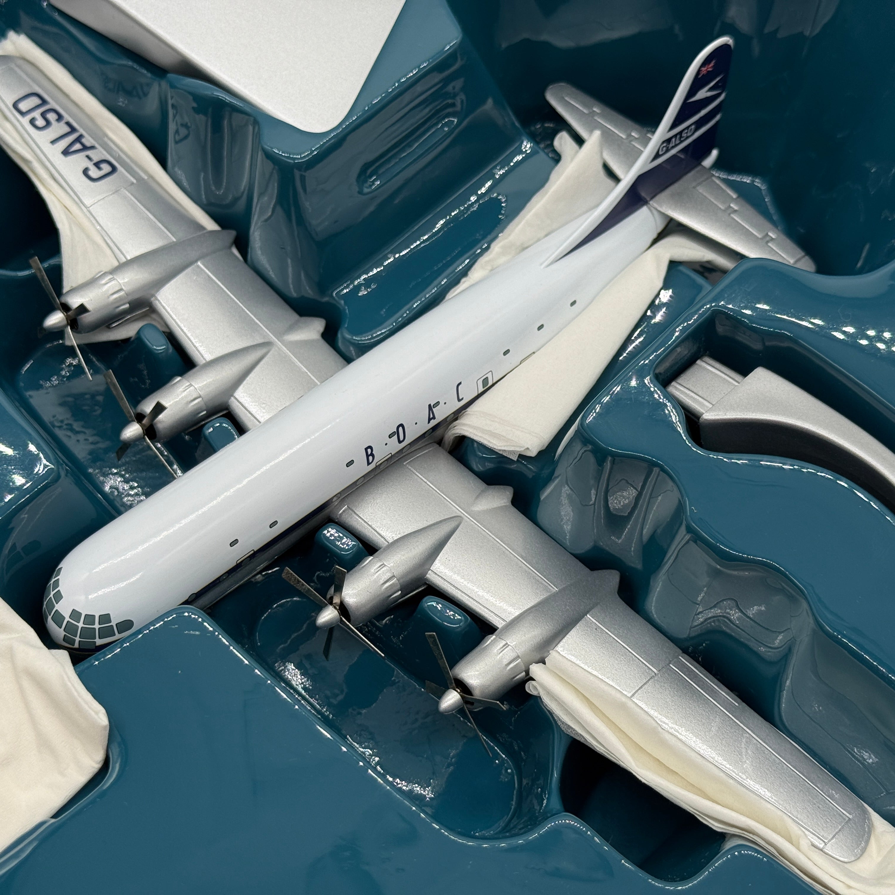 Corgi 48105 1:144 Boeing 377 Stratocruiser BOAC G-ALSD Cassiopeia