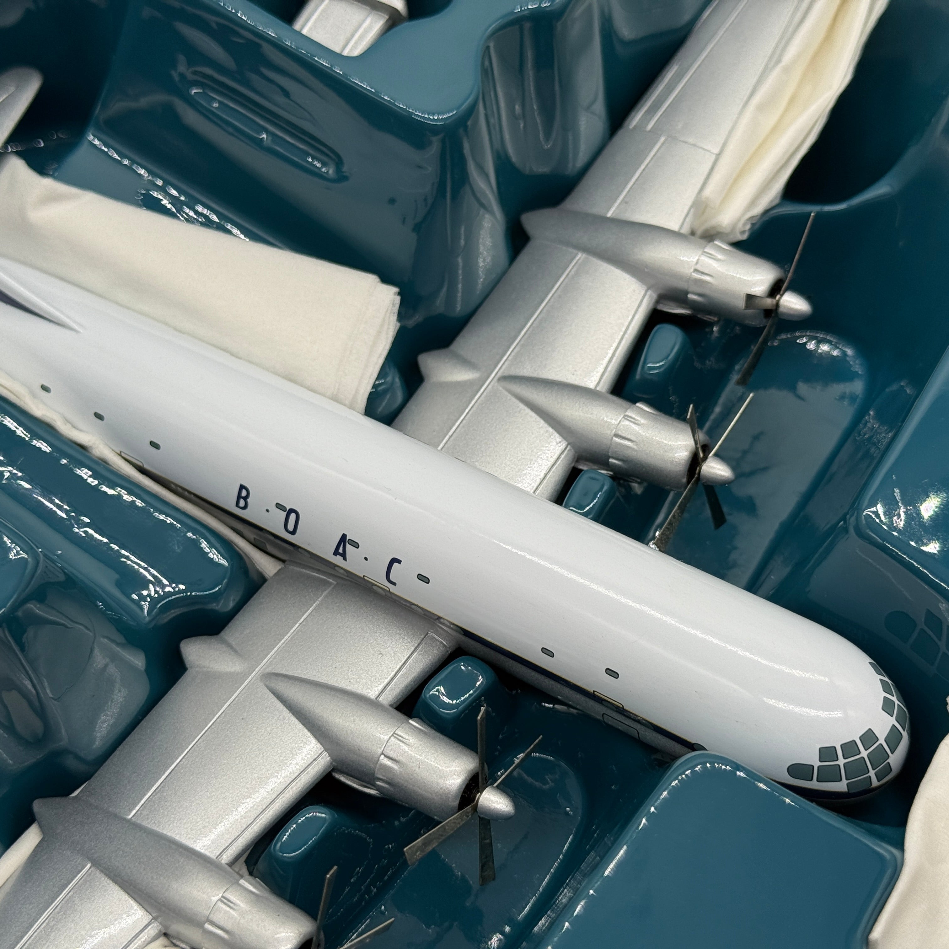 Corgi 48105 1:144 Boeing 377 Stratocruiser BOAC G-ALSD Cassiopeia