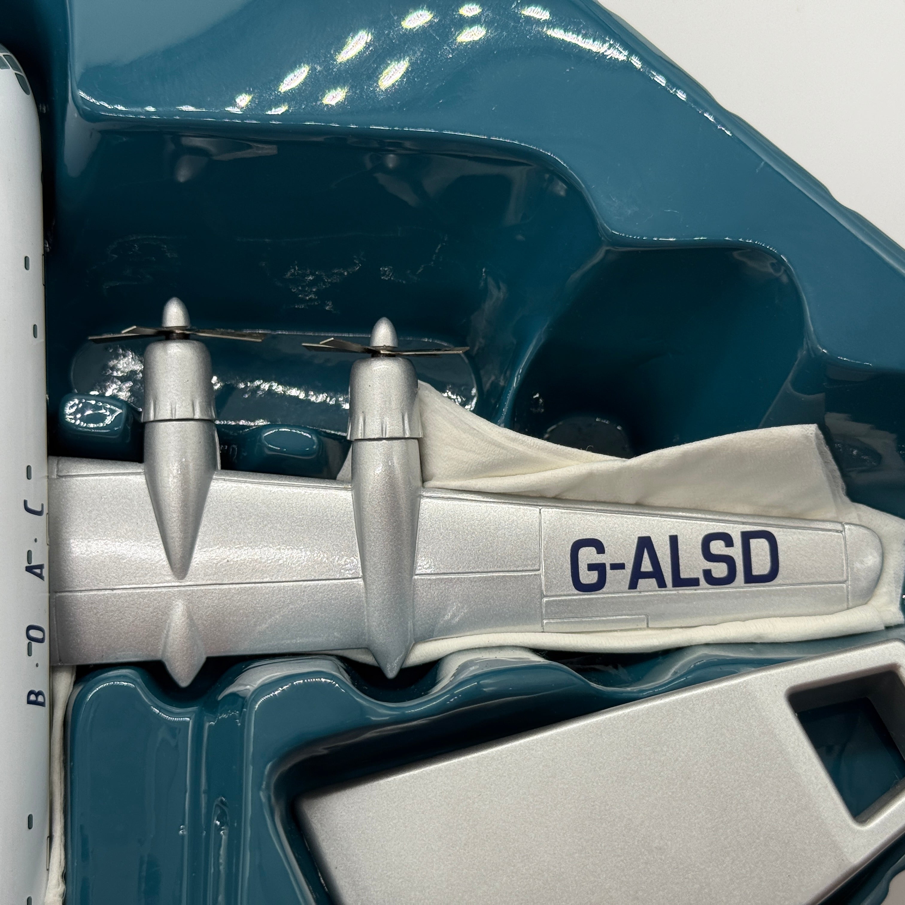 Corgi 48105 1:144 Boeing 377 Stratocruiser BOAC G-ALSD Cassiopeia