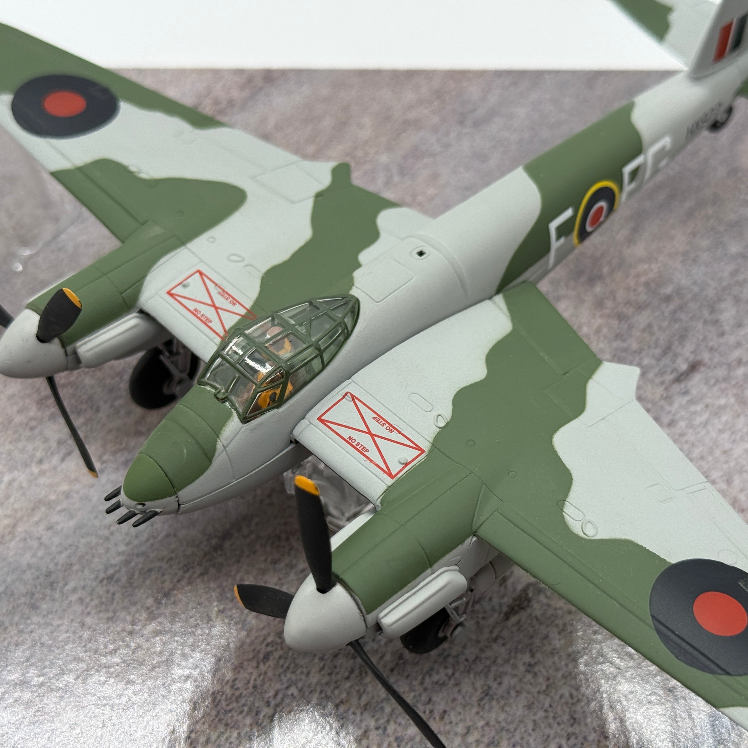 Corgi AA32810 1:72 de Havilland Mosquito FB.VI HX922 EG-F Percy Pickard Operation Jericho Amiens 1944