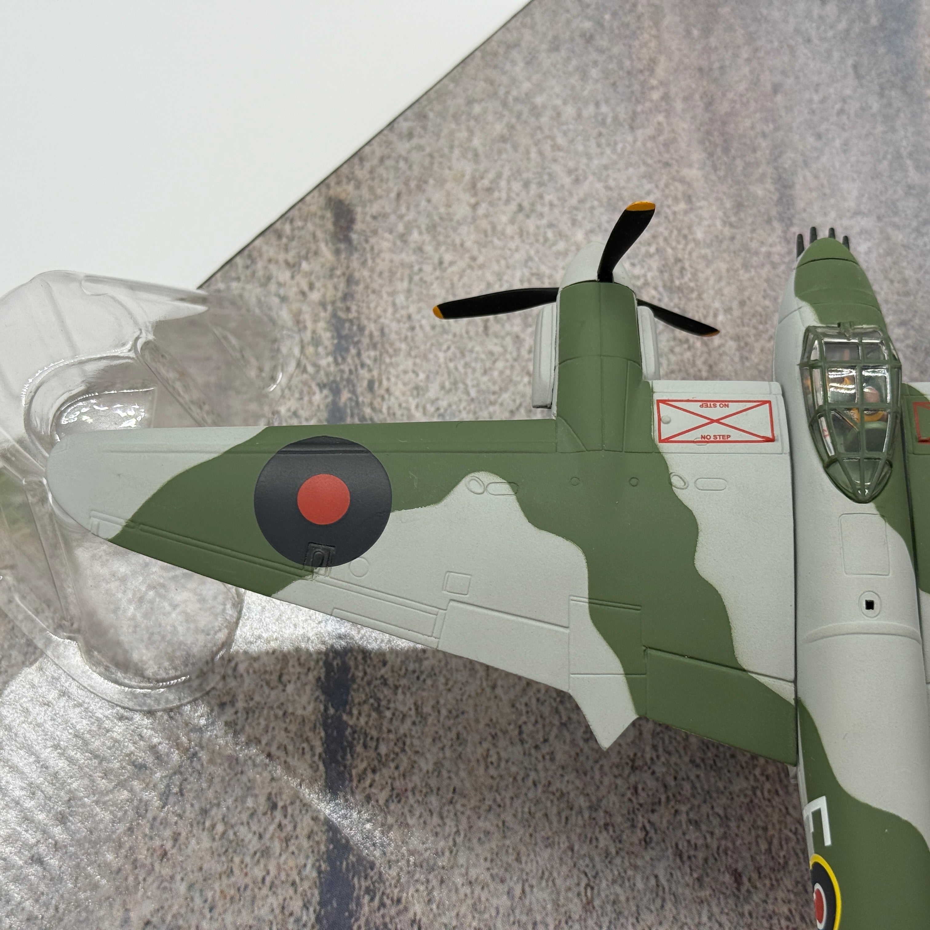 Corgi AA32810 1:72 de Havilland Mosquito FB.VI HX922 EG-F Percy Pickard Operation Jericho Amiens 1944