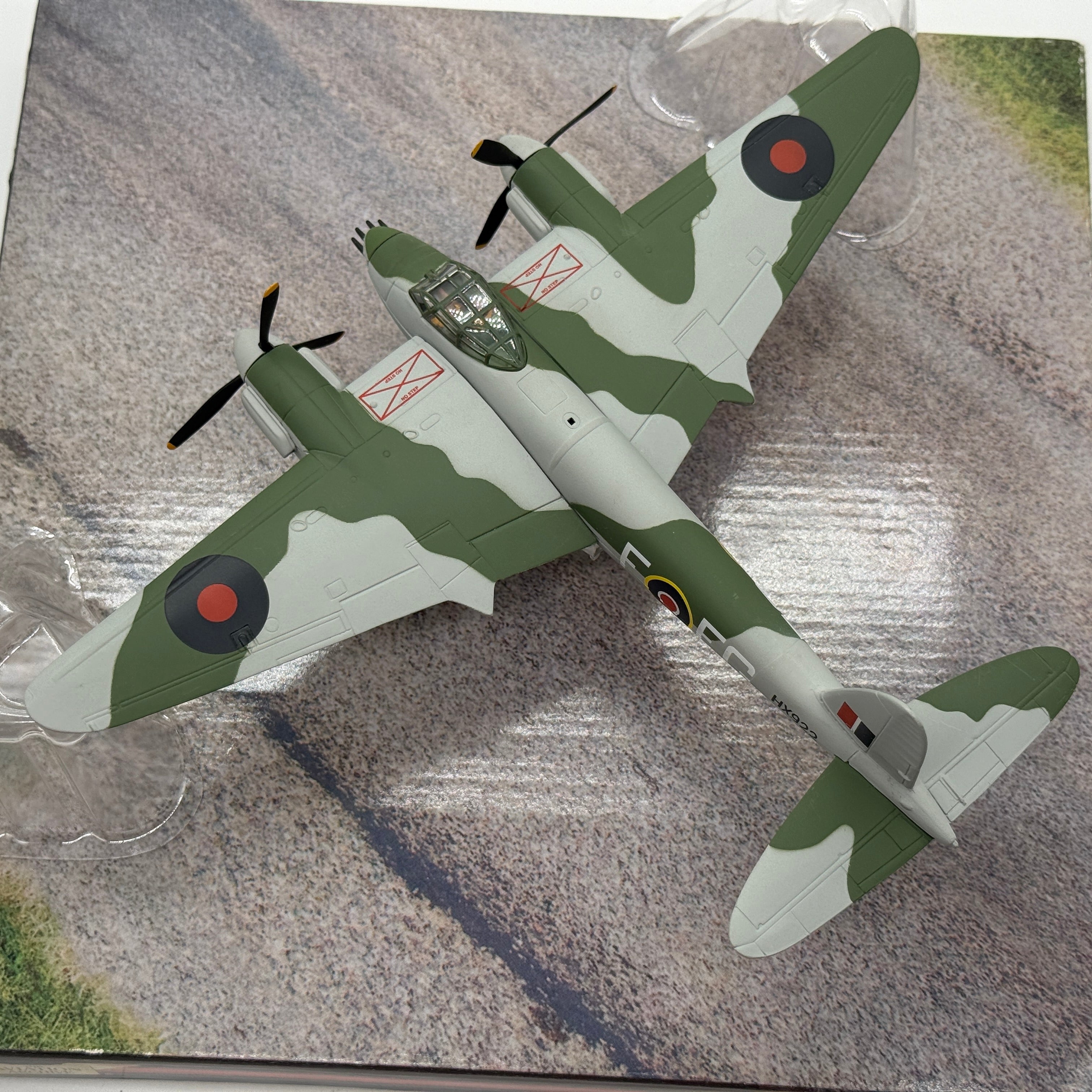 Corgi AA32810 1:72 de Havilland Mosquito FB.VI HX922 EG-F Percy Pickard Operation Jericho Amiens 1944